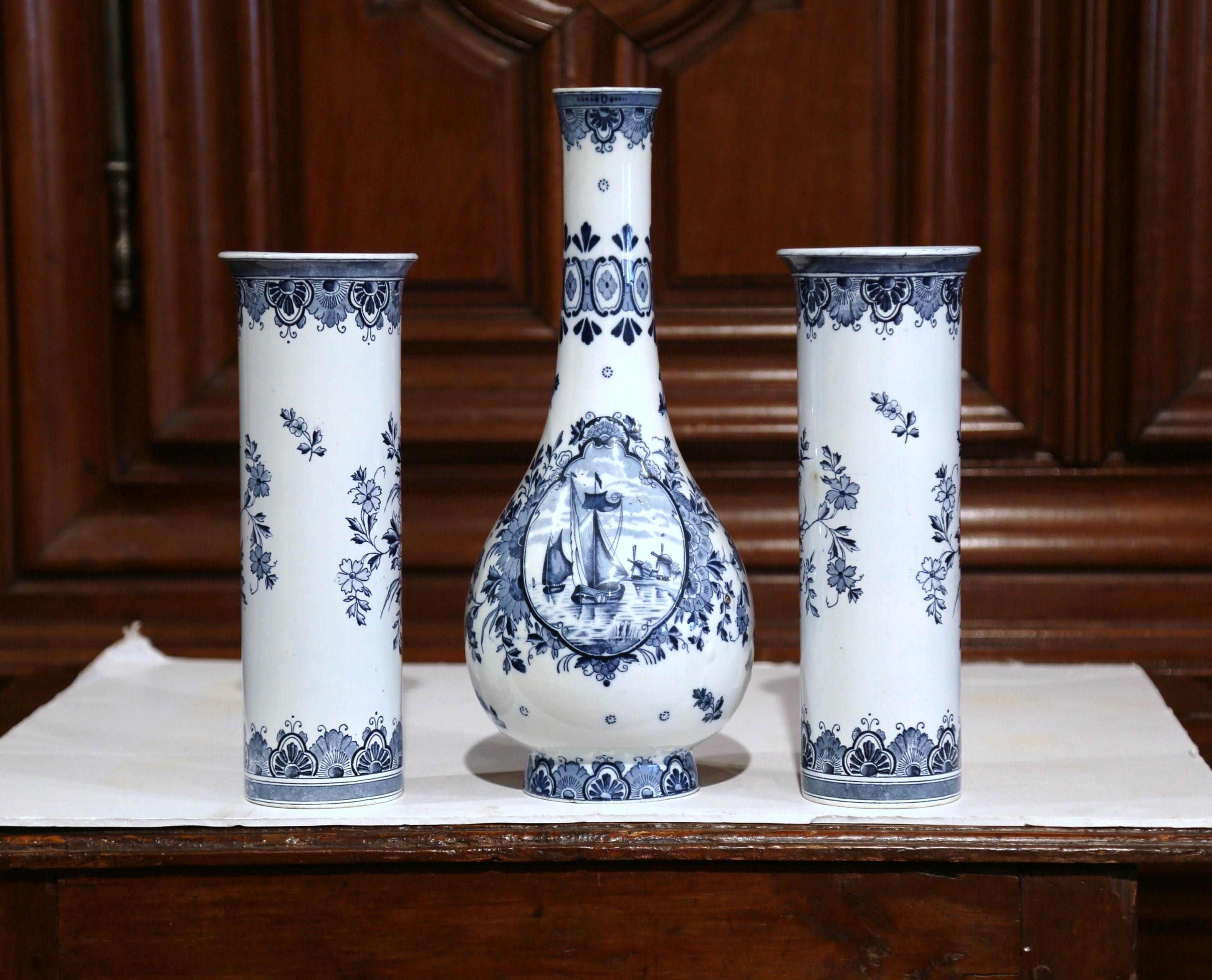 Set of Mid-20th Century Dutch Hand-Painted Ceramic Blue and White Delft Vases In Excellent Condition In Dallas, TX