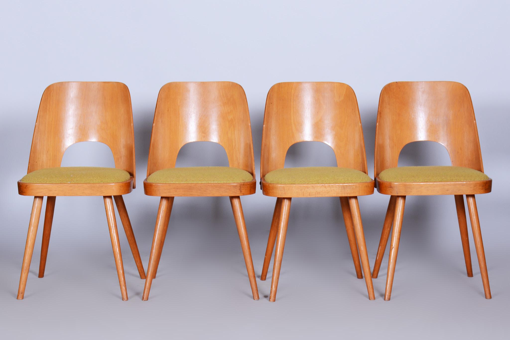 Set of four czech midcentury chairs made by Architect Oswald Haerdtl.

Material: beech, fabric.
Period: 1950-1959.
Source: Czechia.

Well preserved original condition.