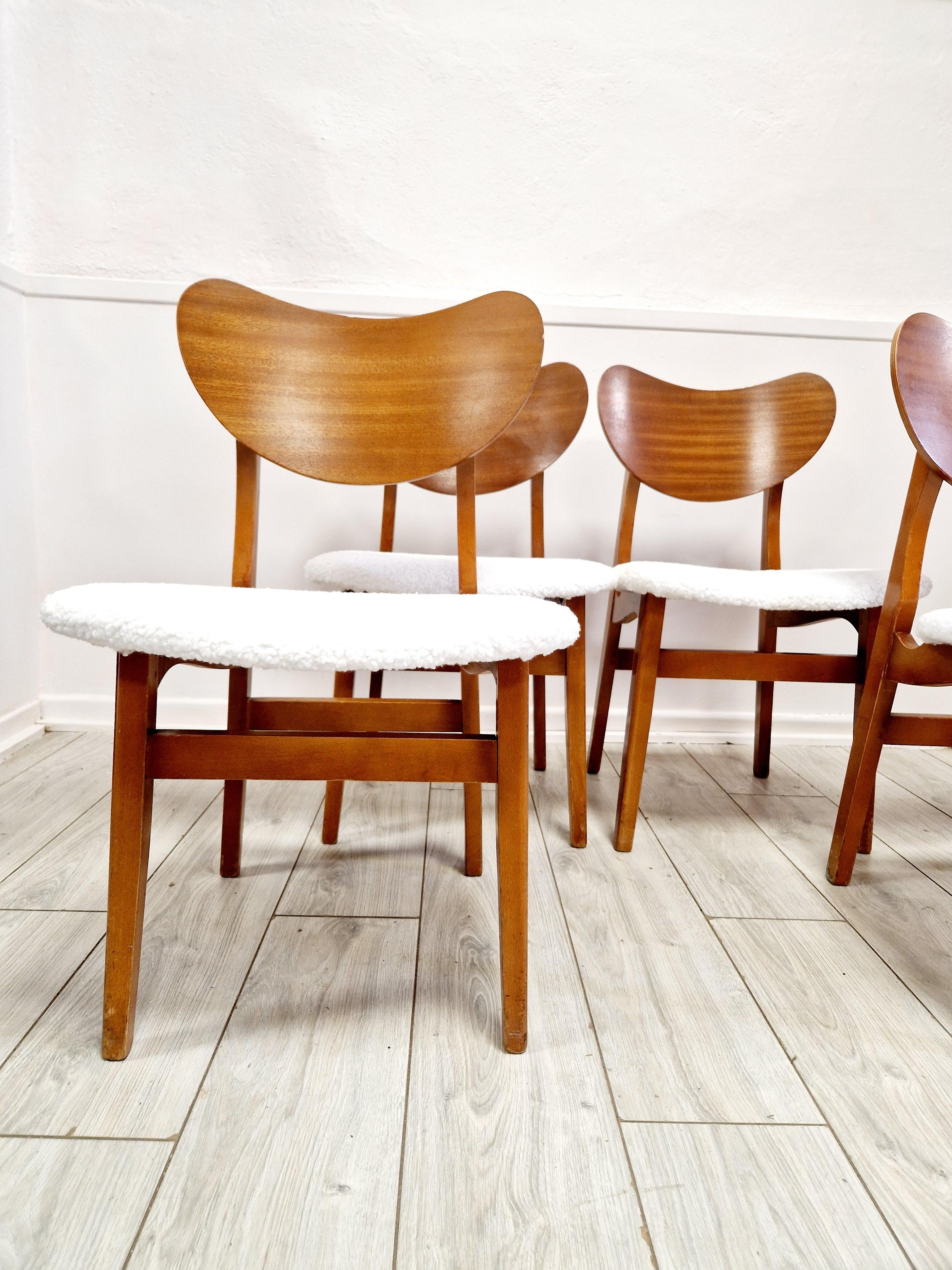 Britannique Ensemble de chaises de salle à manger à dossier papillon du milieu du siècle 1960 en vente