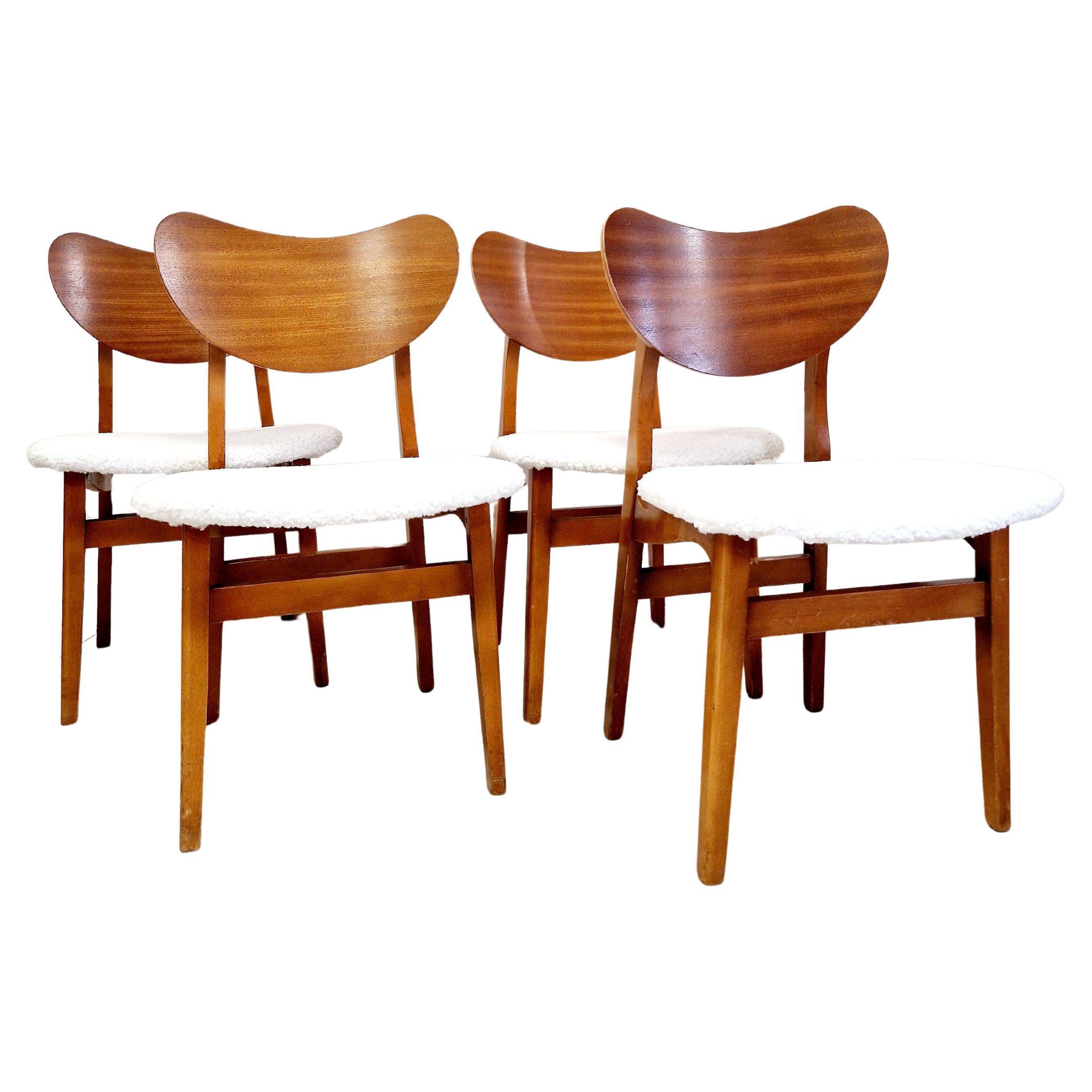 Ensemble de chaises de salle à manger à dossier papillon du milieu du siècle 1960 en vente