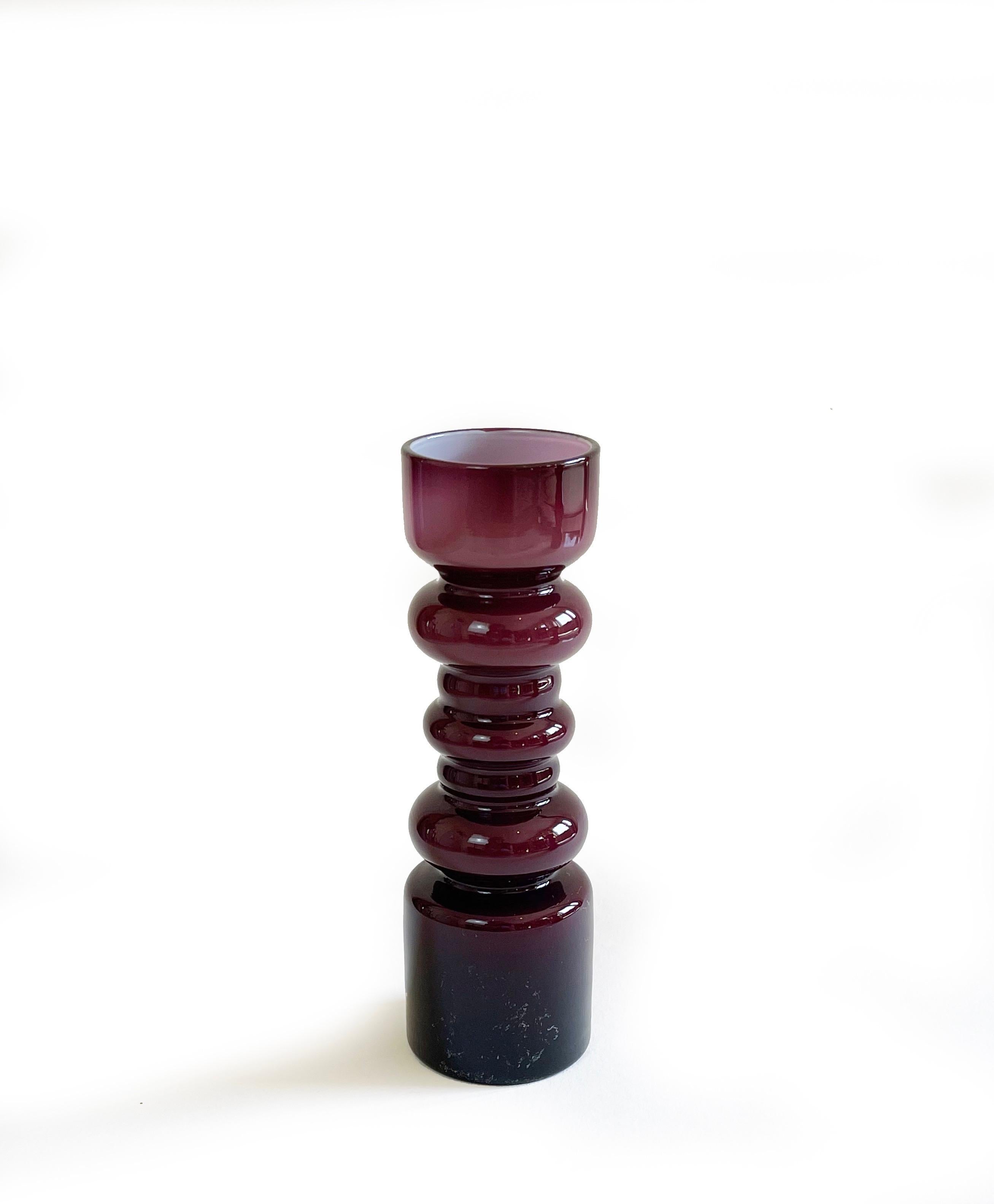 Inconnu Ensemble de vases en verre d'art du milieu du siècle dernier, à cercles caramel et violets, ambiance scandinave en vente