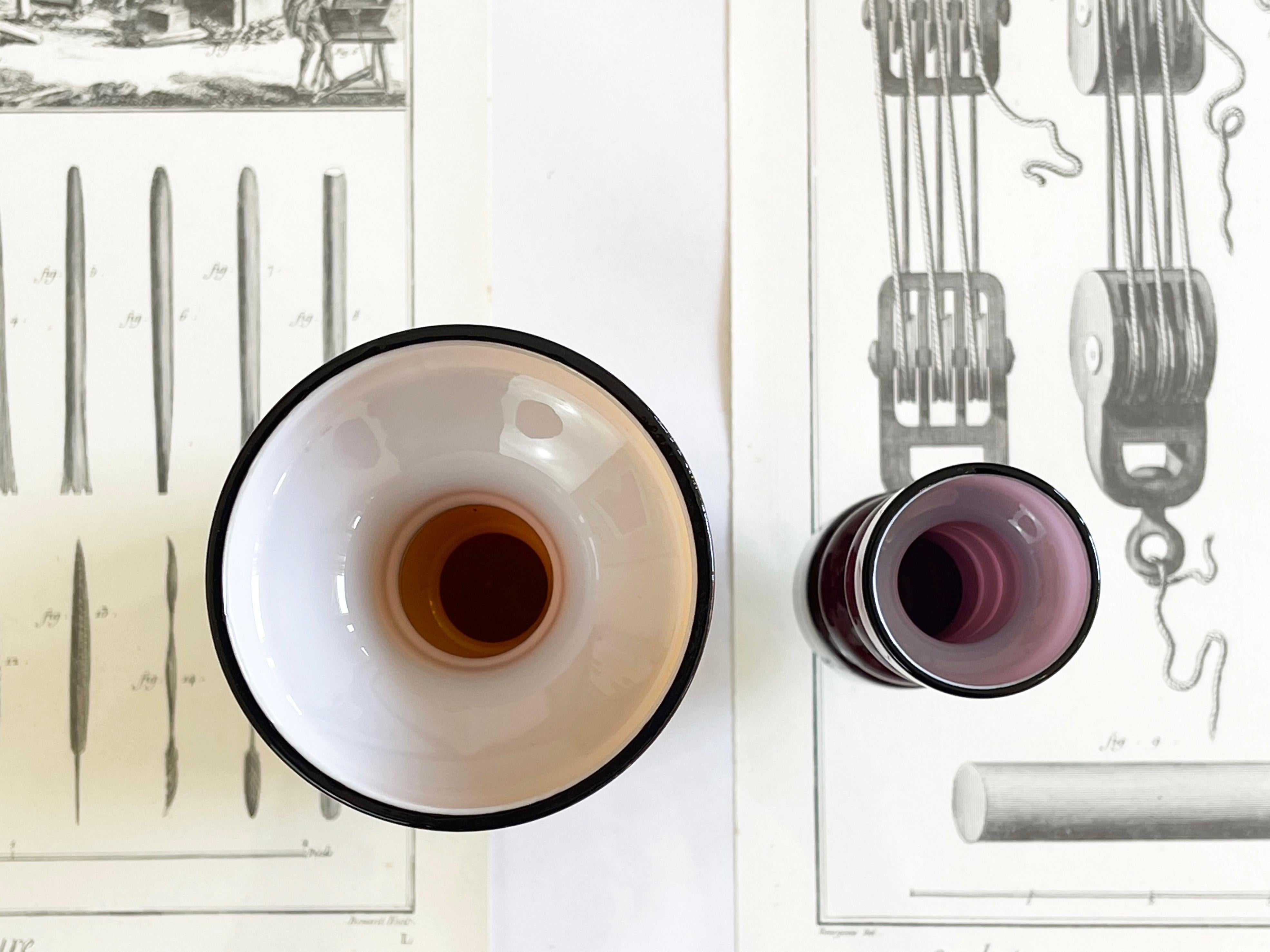Ensemble de vases en verre d'art du milieu du siècle dernier, à cercles caramel et violets, ambiance scandinave Bon état - En vente à Andernach, DE