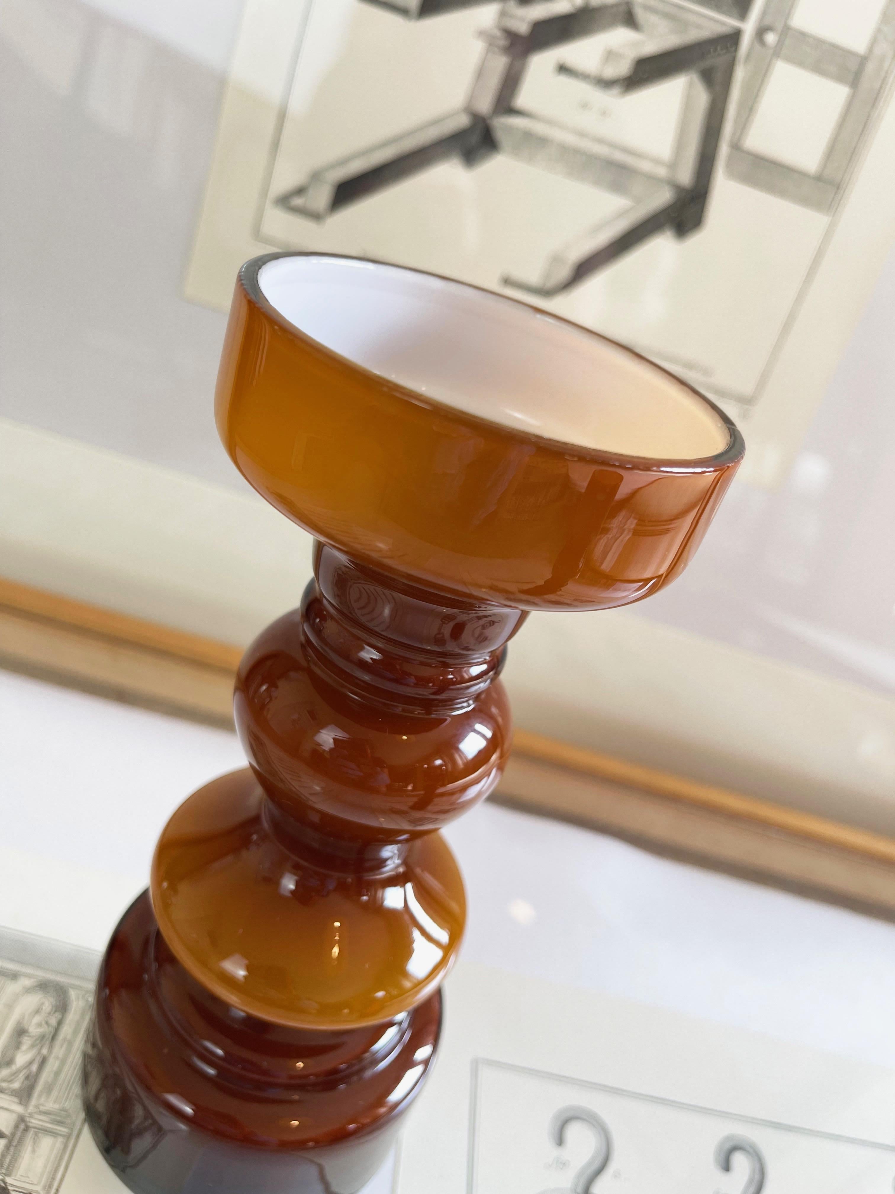 XIXe siècle Ensemble de vases en verre d'art du milieu du siècle dernier, à cercles caramel et violets, ambiance scandinave en vente