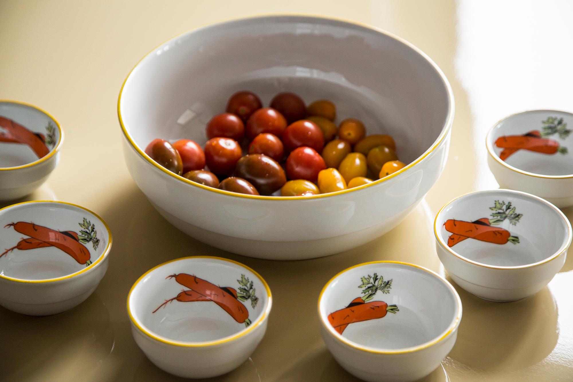 20th Century Set of Midcentury Carrot Decorative Porcelain Salad Bowls, Italy, 1970s