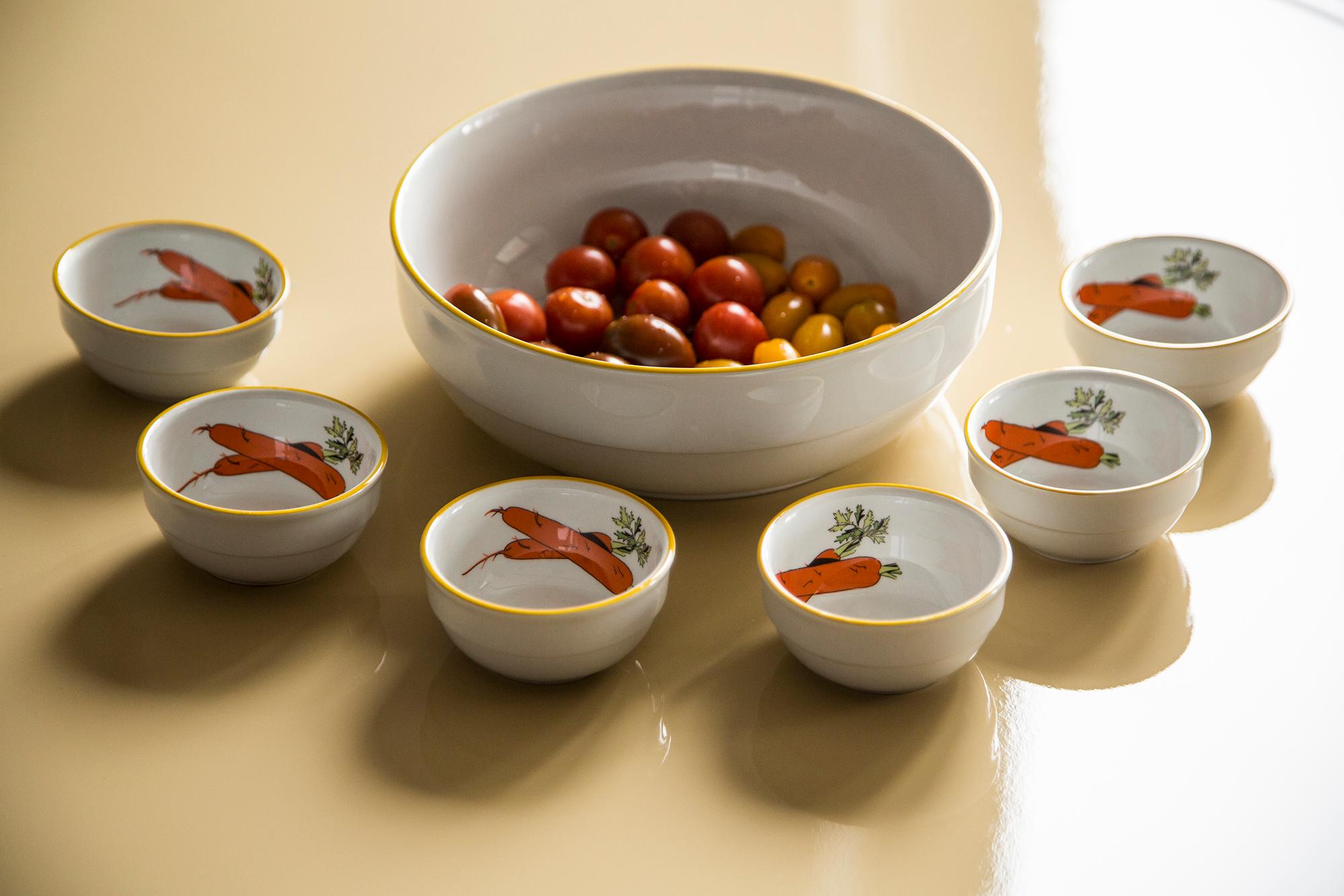 Ceramic Set of Midcentury Carrot Decorative Porcelain Salad Bowls, Italy, 1970s