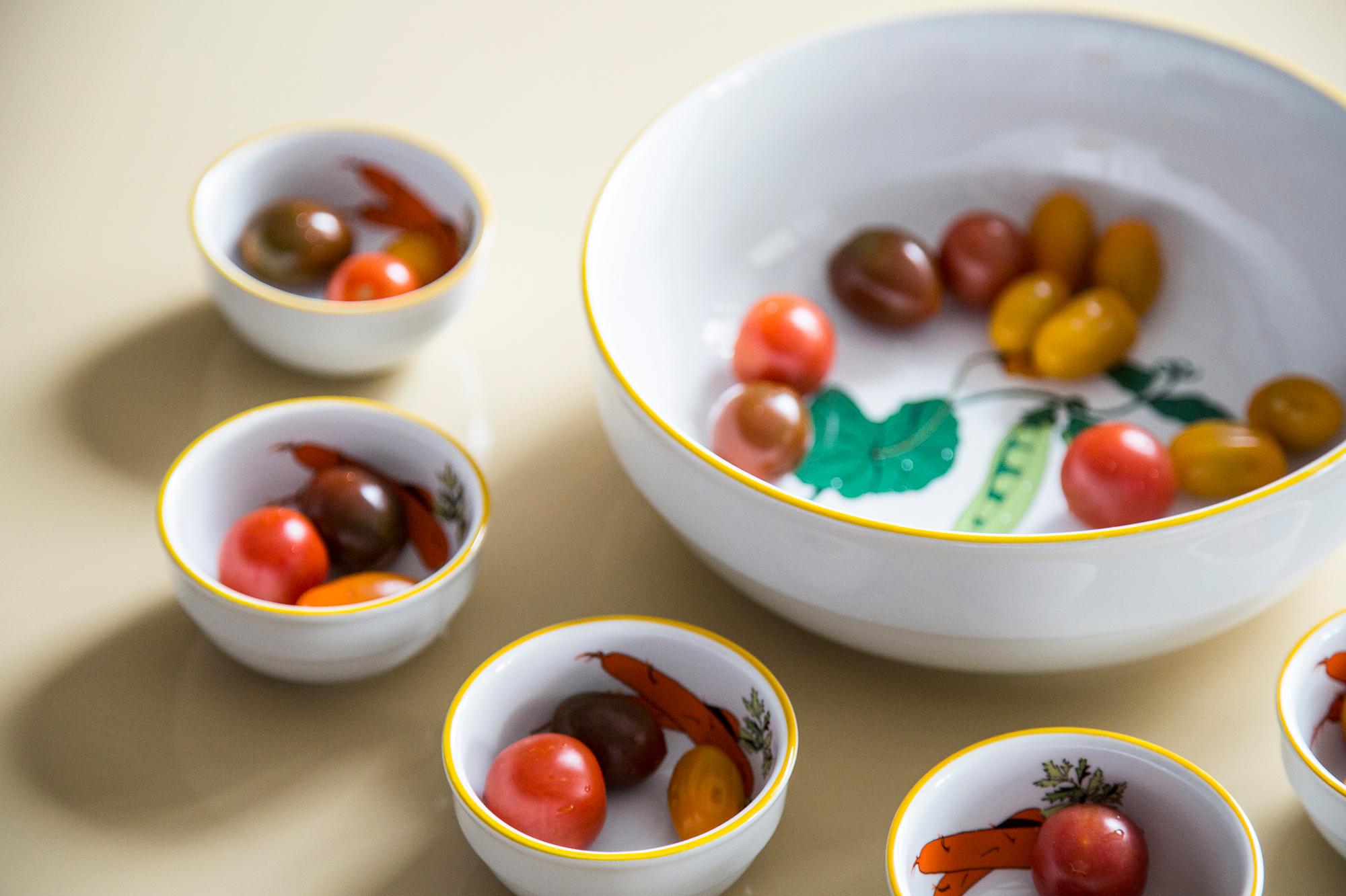 Set of Midcentury Carrot Decorative Porcelain Salad Bowls, Italy, 1970s 1