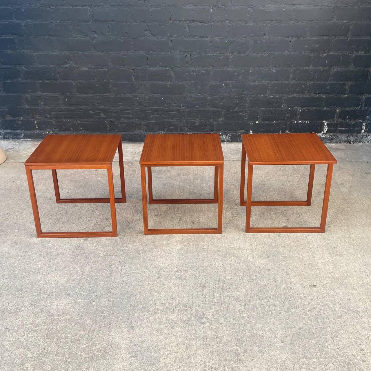 Mid-Century Modern Ensemble de tables gigognes en teck de style danois moderne du milieu du siècle dernier, Kai Kristiansen en vente