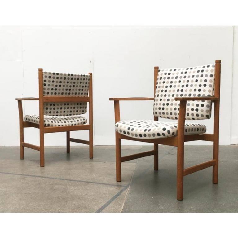 Pelle Set di poltrone in quercia danese di metà secolo di Kurt Østervig, anni '60 in vendita