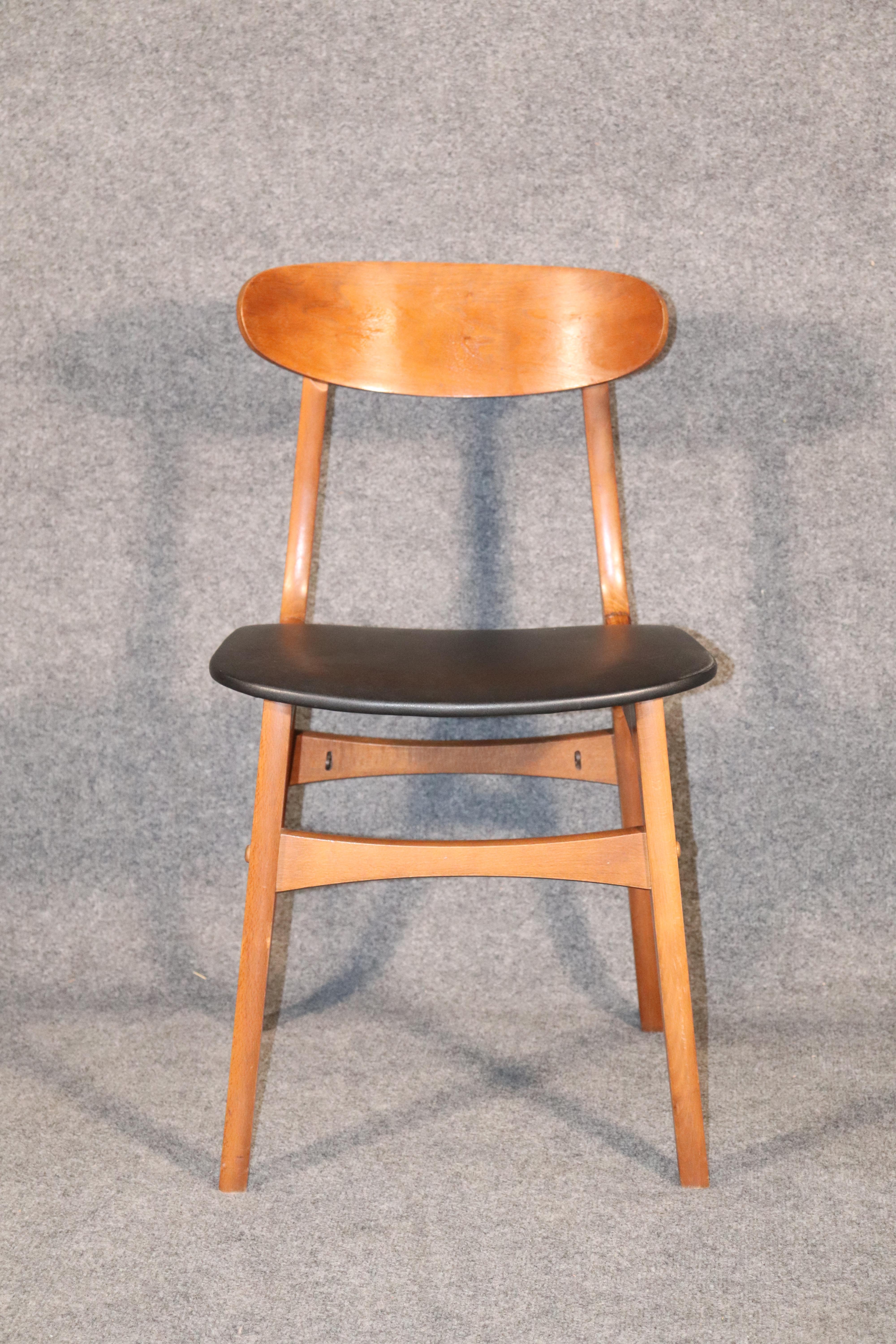 Mid-Century Modern Set of Mid-Century Dining Chairs For Sale