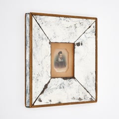 Conjunto de cuadros franceses de mediados de siglo y marcos de espejo