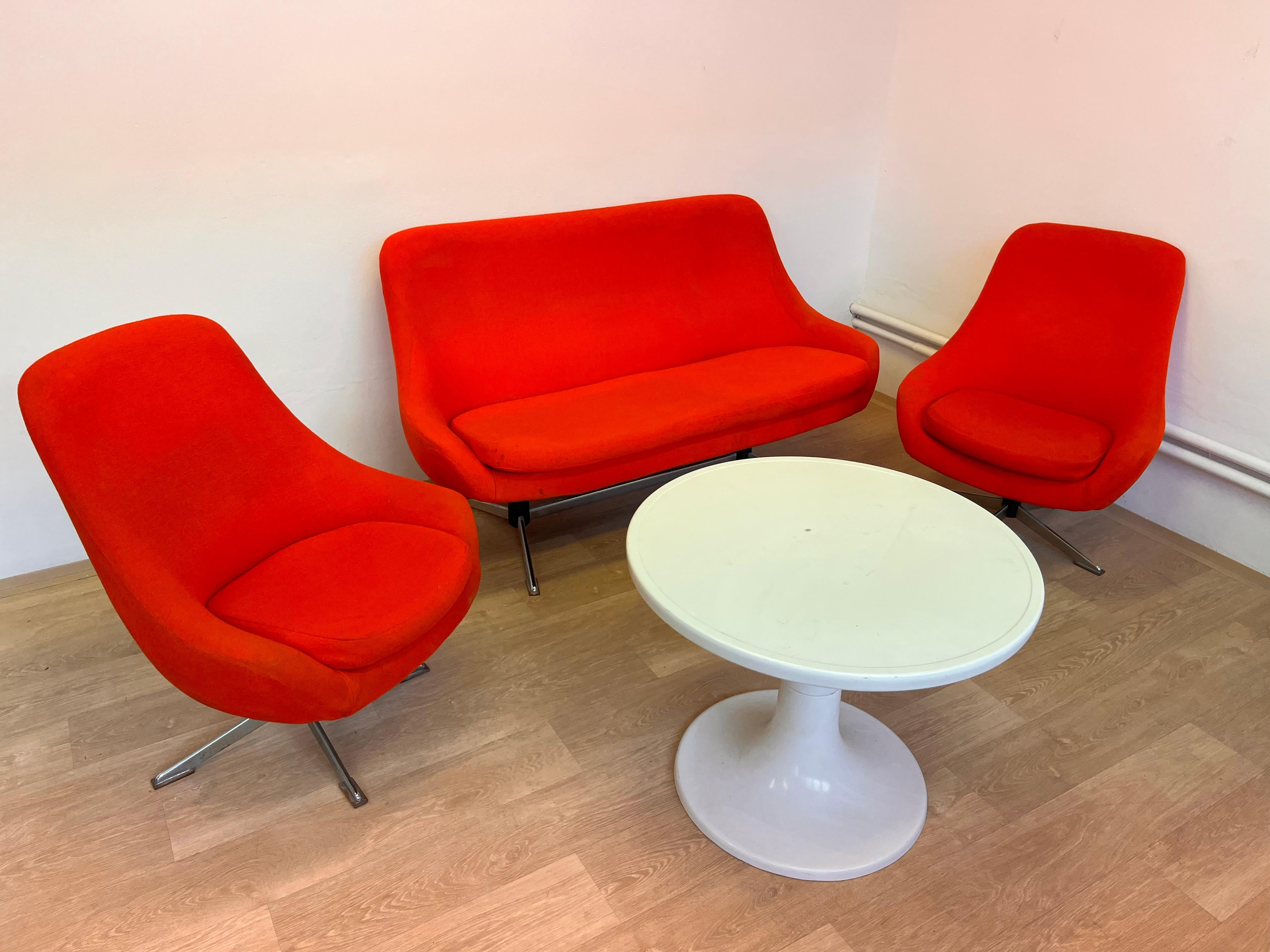 Set of mid century french style SPACE AGE cocktail sofa and chairs - 1970s For Sale 1