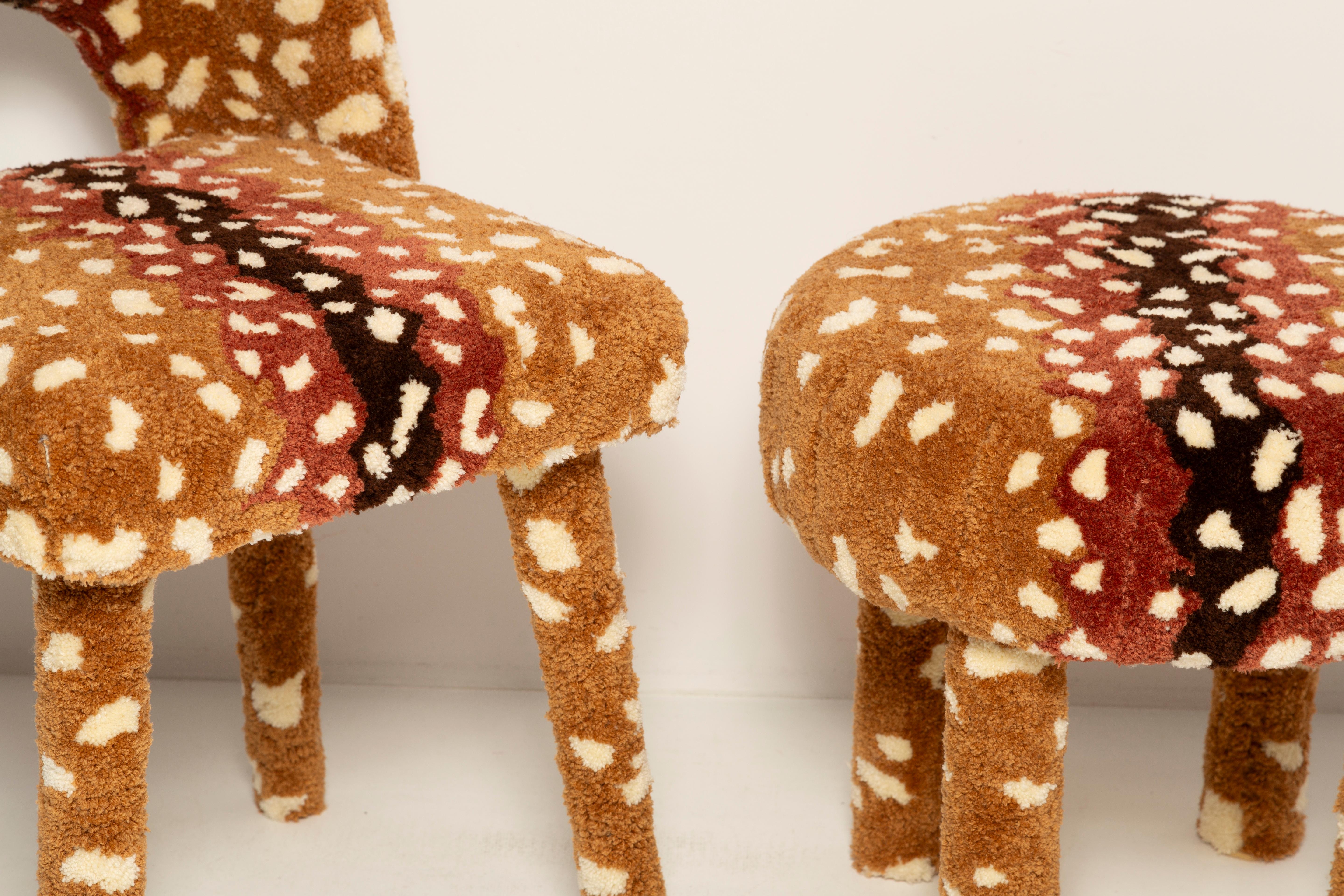 Mid-Century Modern Ensemble de chaise et tabouret en laine touffetée de cerf Bambi, milieu de siècle, Europe en vente