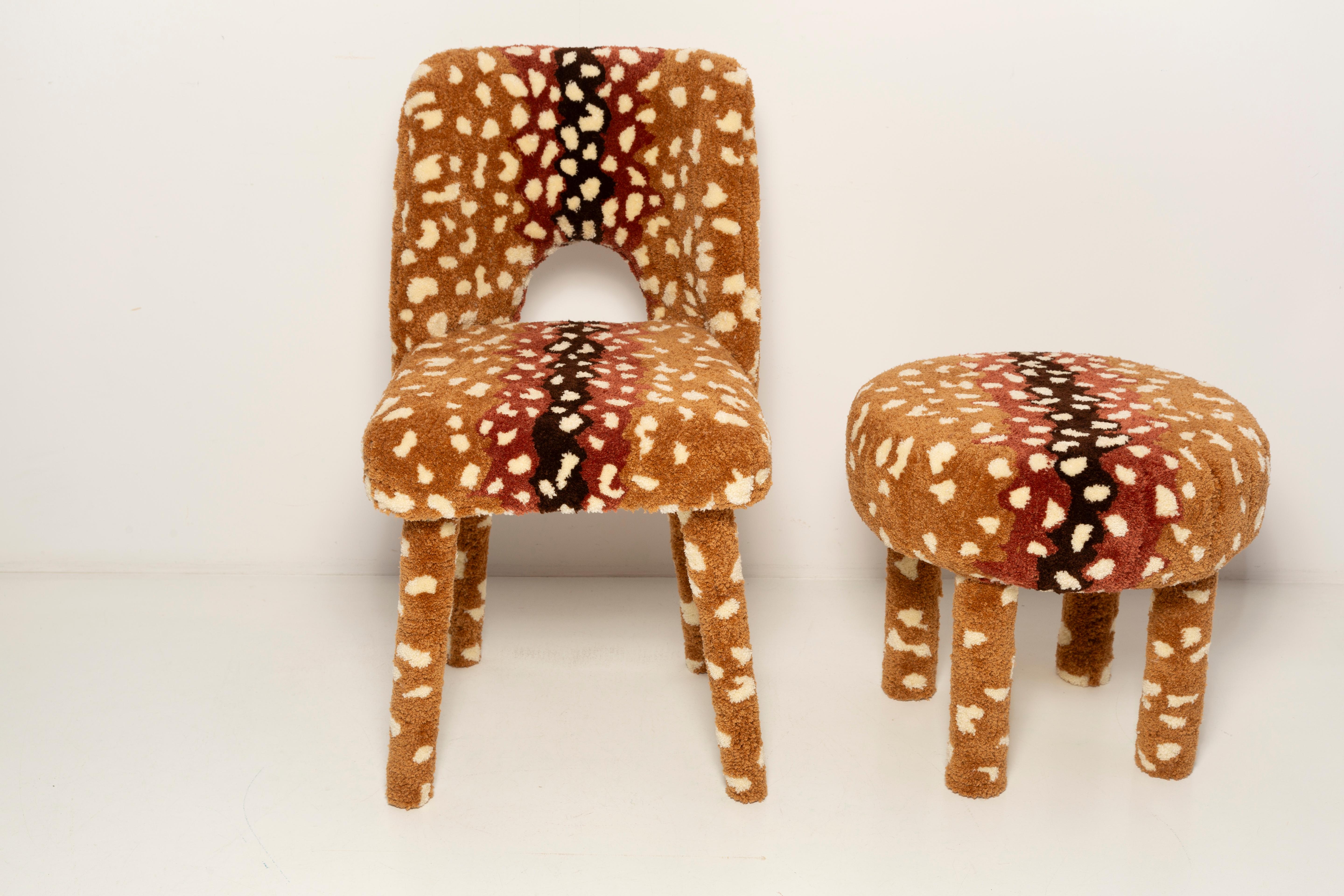 Ensemble de chaise et tabouret en laine touffetée de cerf Bambi, milieu de siècle, Europe Excellent état - En vente à 05-080 Hornowek, PL