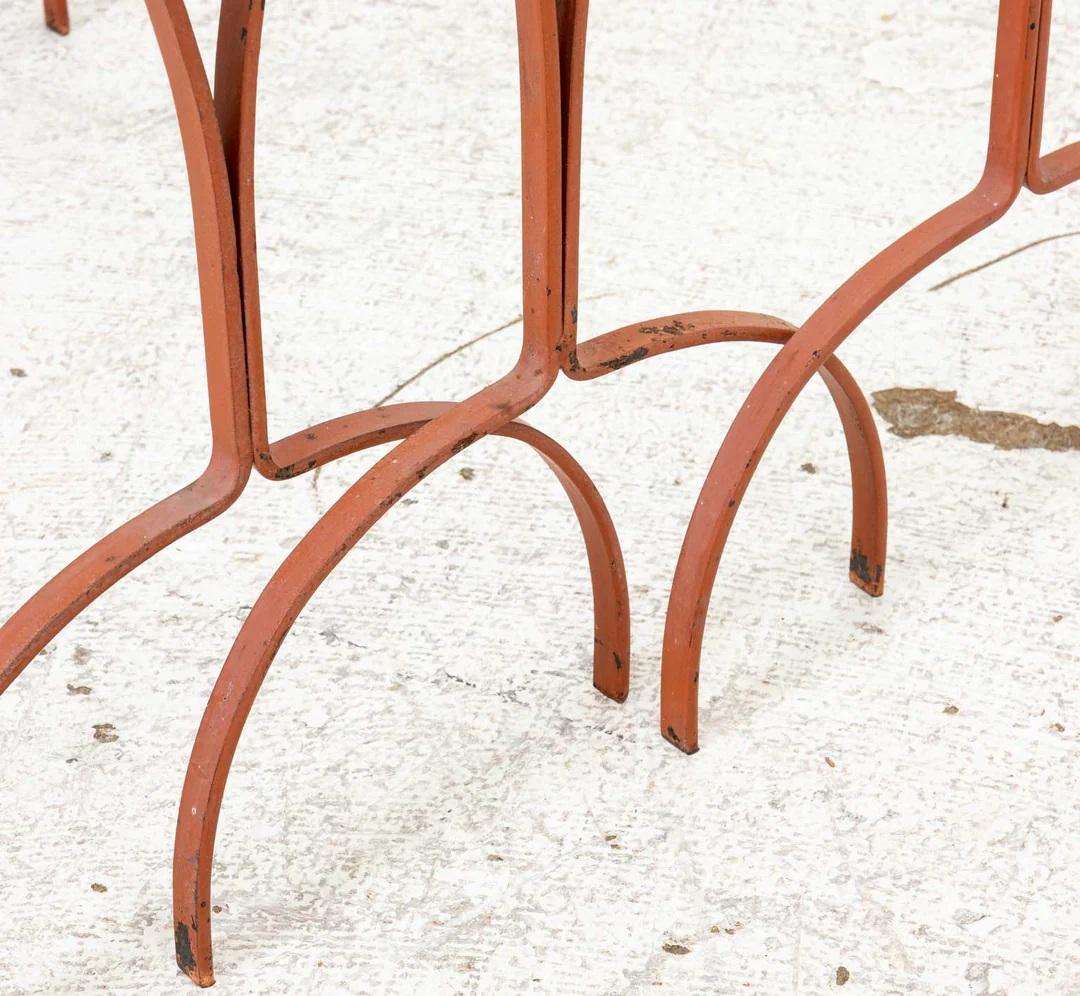 Americano Set Of Mid Century Iron Nesting Tables in vendita