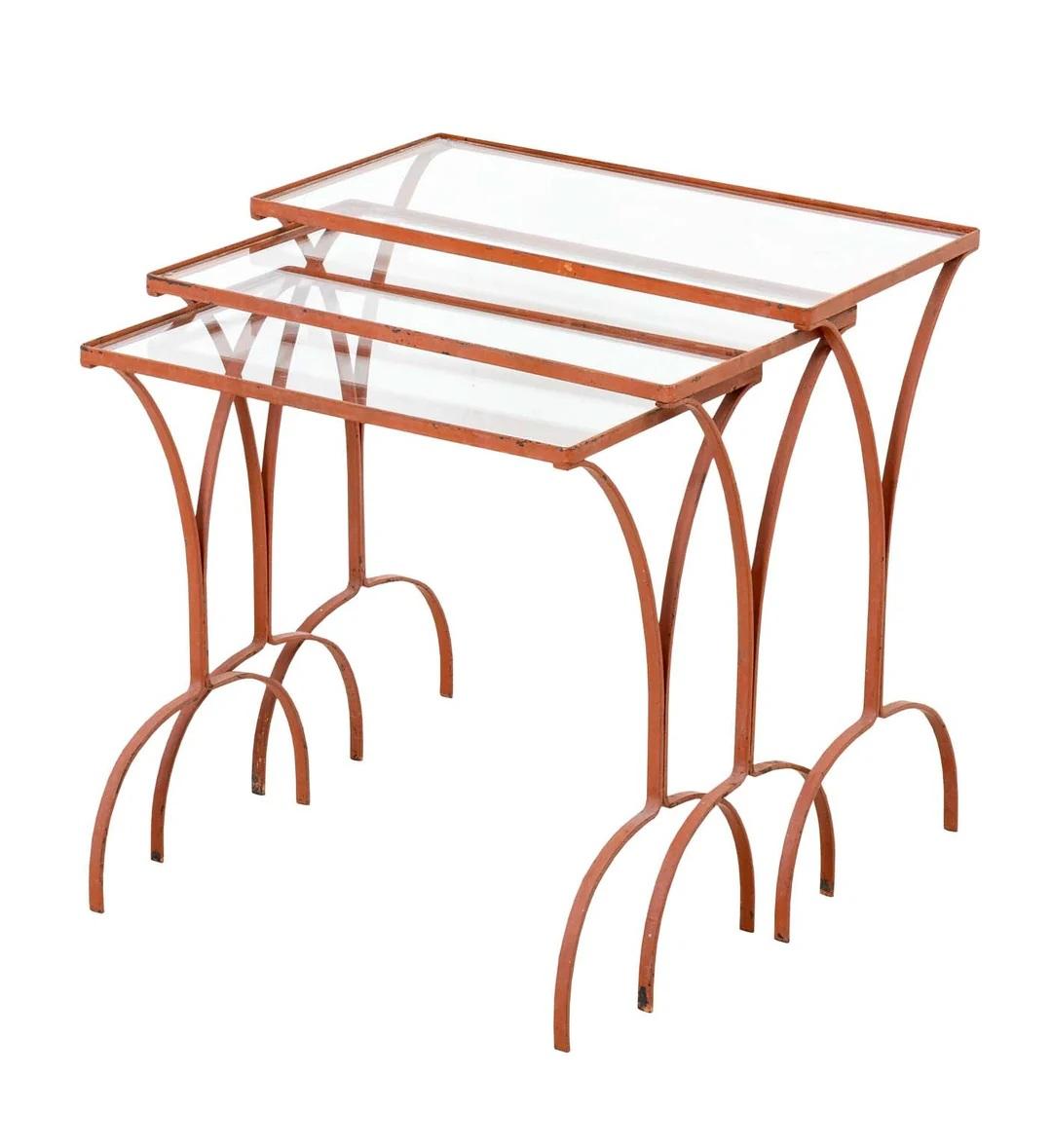 Vetro Set Of Mid Century Iron Nesting Tables in vendita