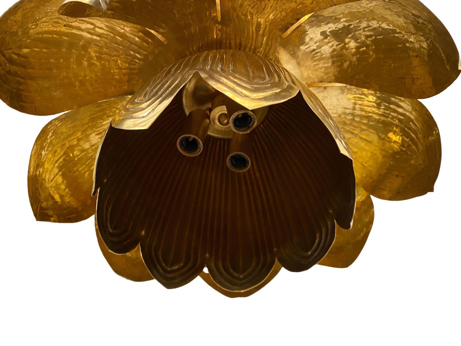 Repoussé Ensemble de luminaires lotus du milieu du siècle, vendus à l'unité en vente