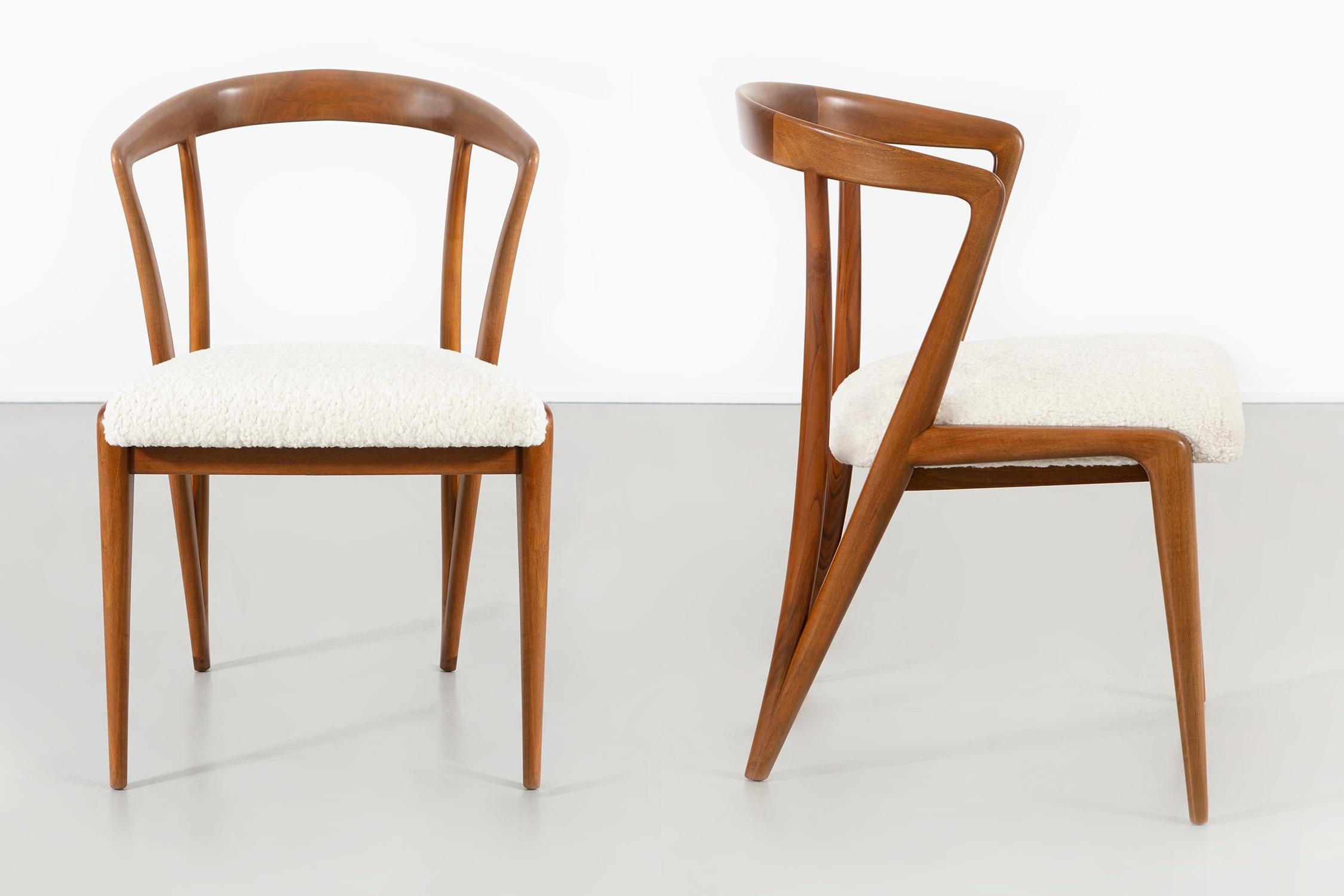 Set of six dining chairs

designed by Bertha Schaefer for Singer and Sons

Italy, circa 1950s

Freshly reupholstered with the walnut frames restored 

Measures: 30 ¾” H x 21 1/16” W x 21 ?” D x 19 ½” seat H

sold as a set

Fabric sample