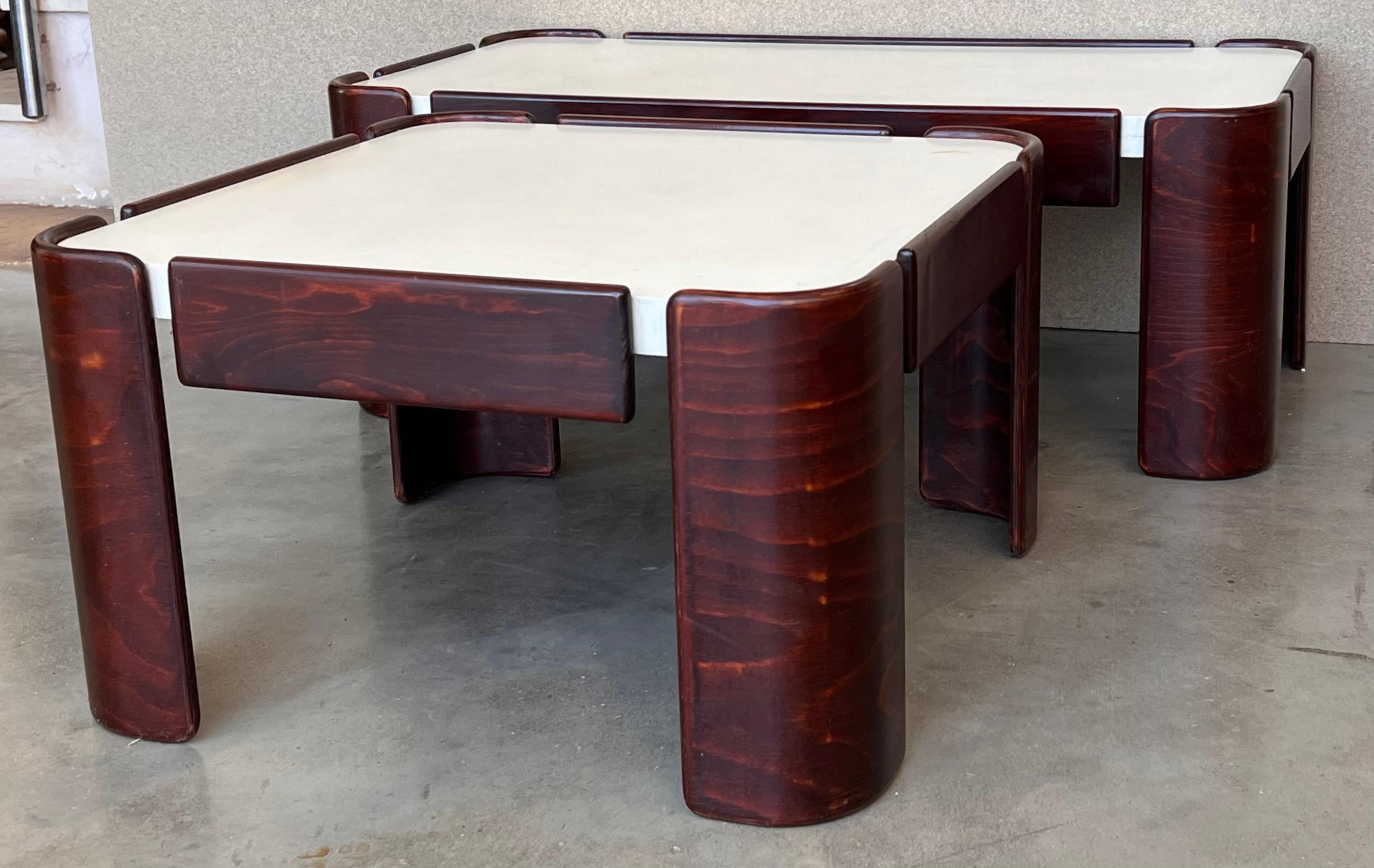 Set of Mid-Century Modern Coffee Tables with Curved Legs and White Top In Good Condition For Sale In Miami, FL