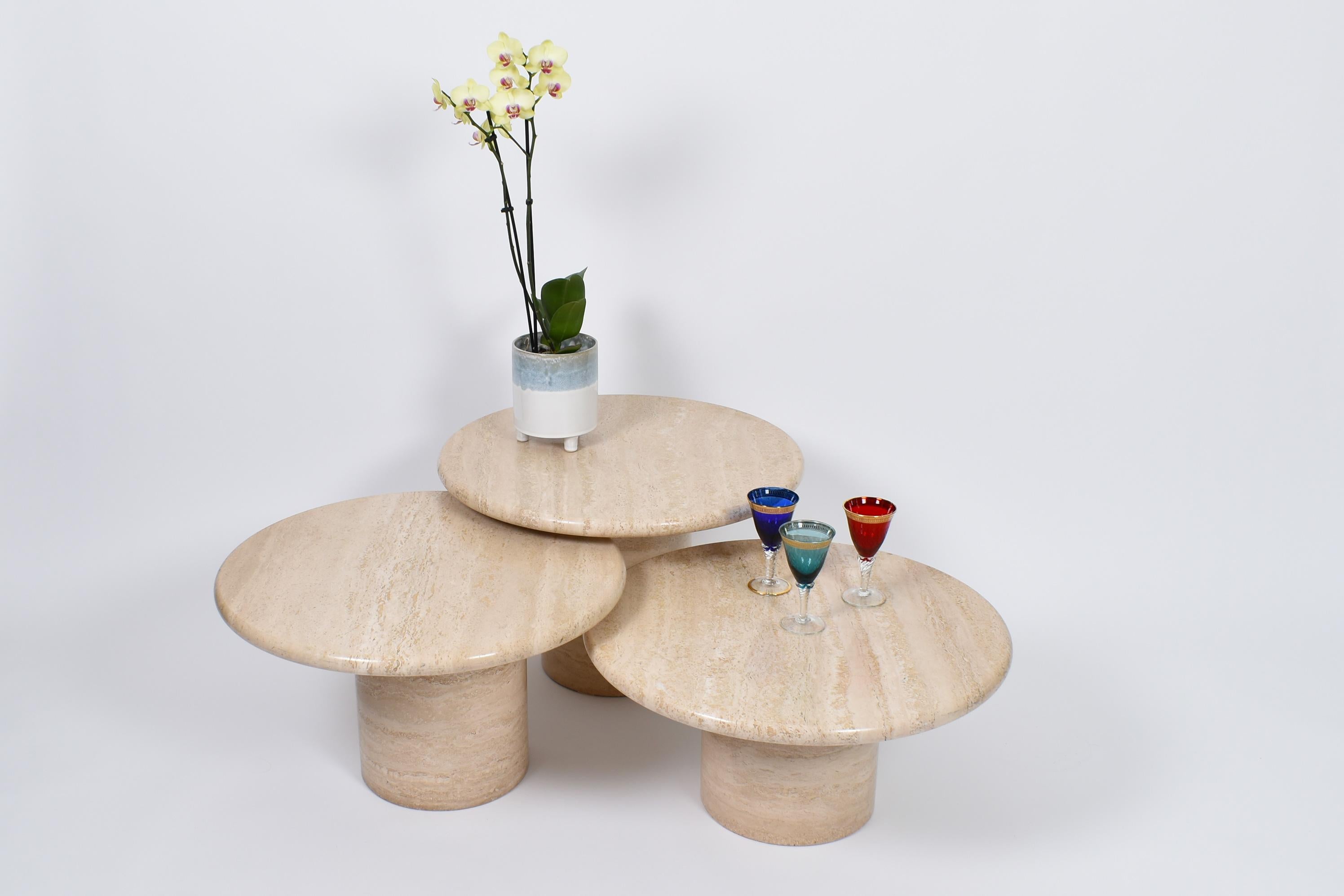 Set of Mid-Century Modern Cream Travertine Round Pedestal Coffee Tables, 1970 3