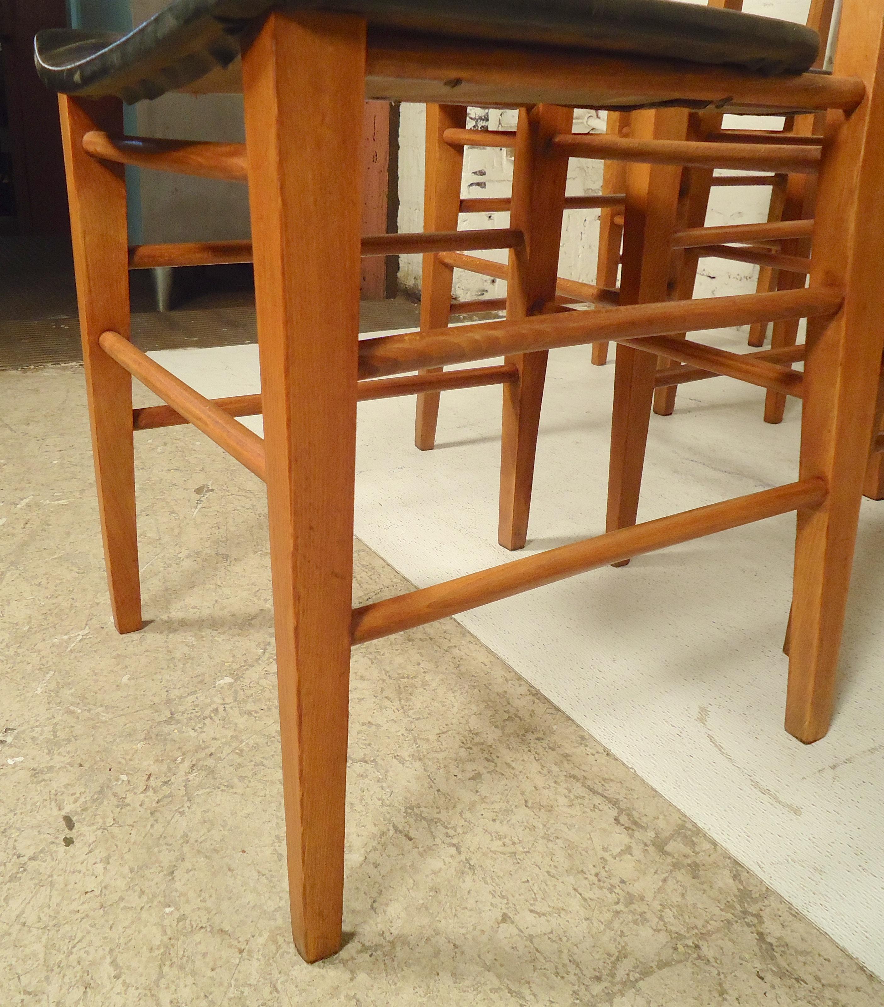 Set of Mid-Century Modern Dining Chairs 1