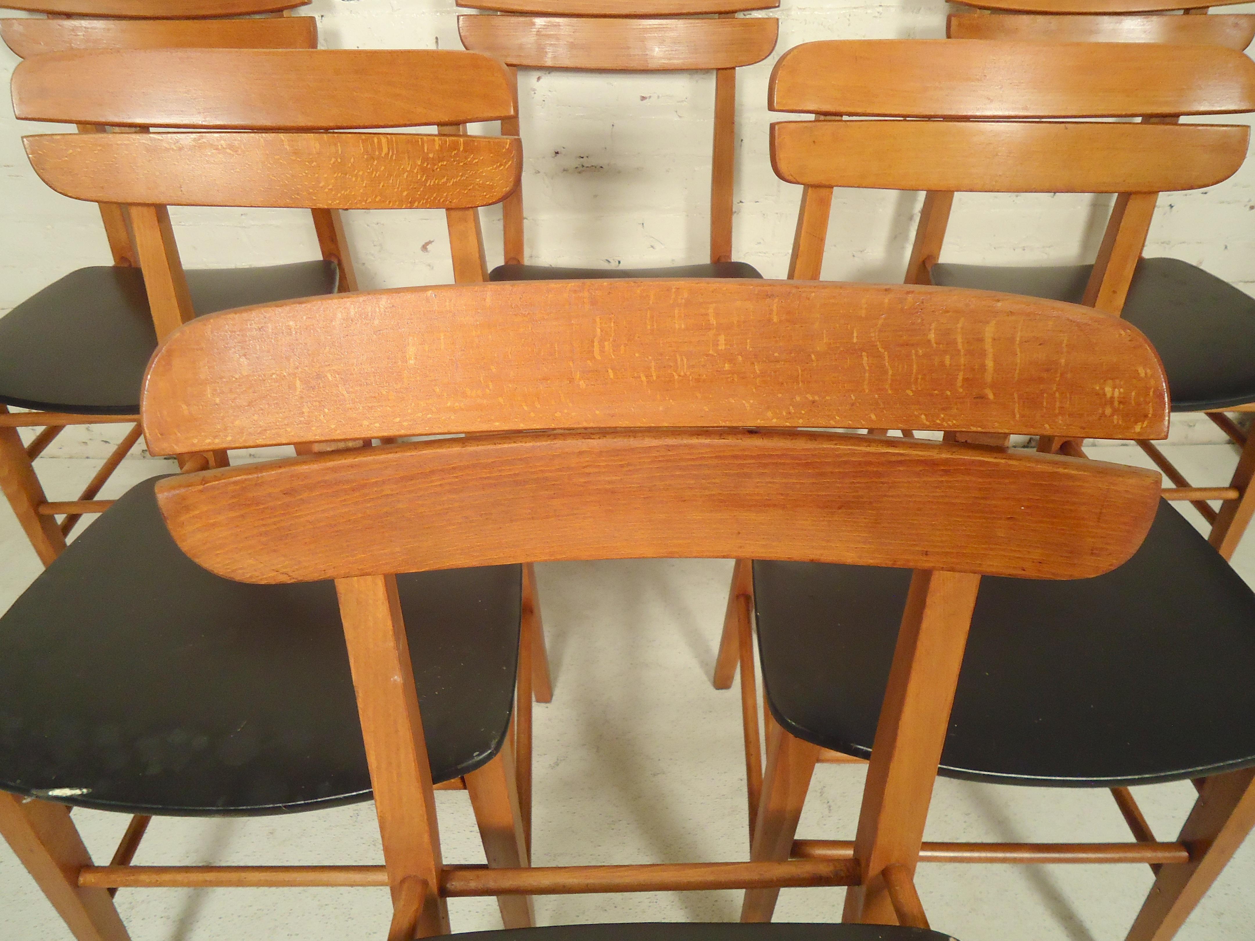 Set of Mid-Century Modern Dining Chairs 2