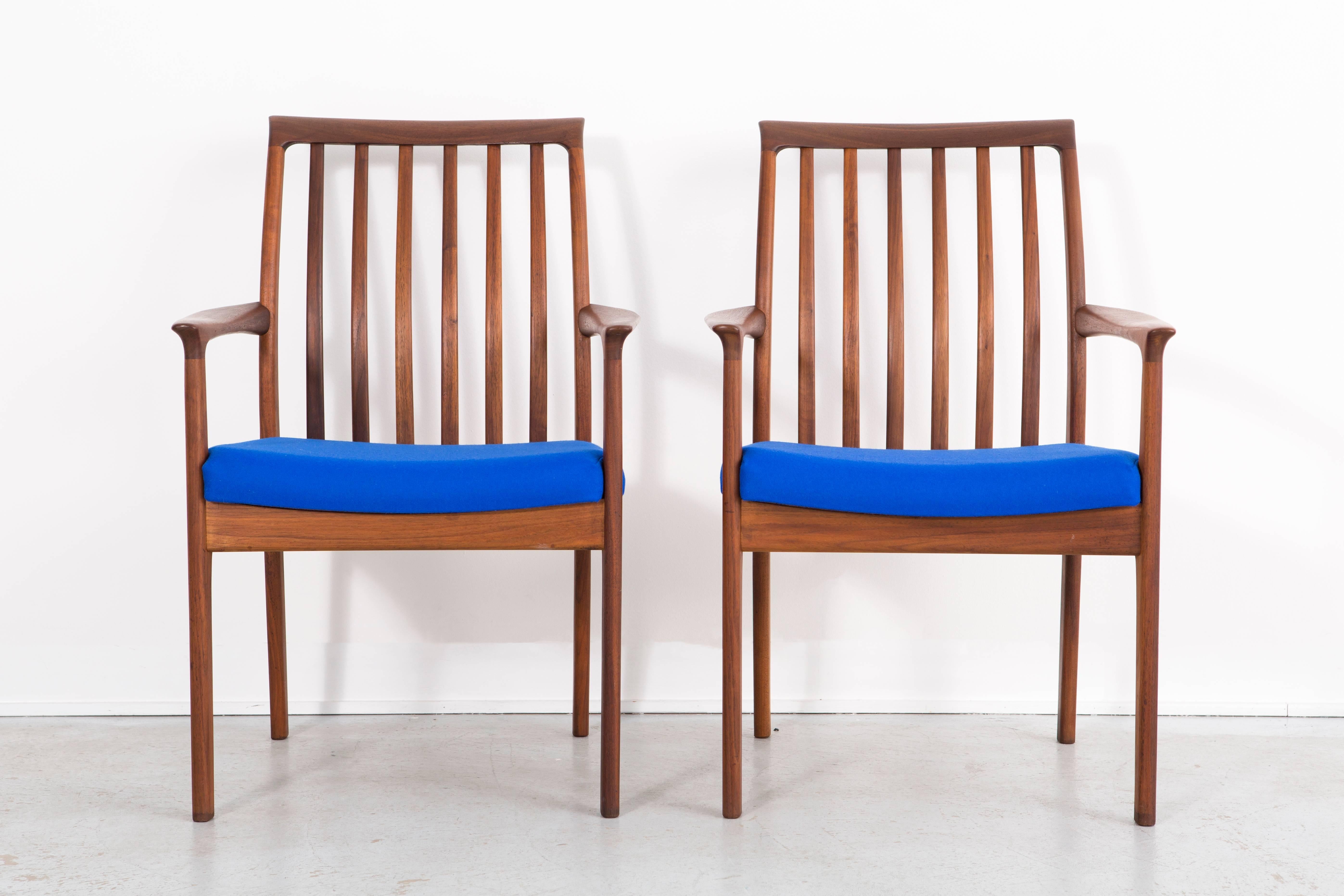 Set of Mid-Century Modern DUX Dining Chairs Reupholstered in Maharam Wool In Excellent Condition For Sale In Chicago, IL