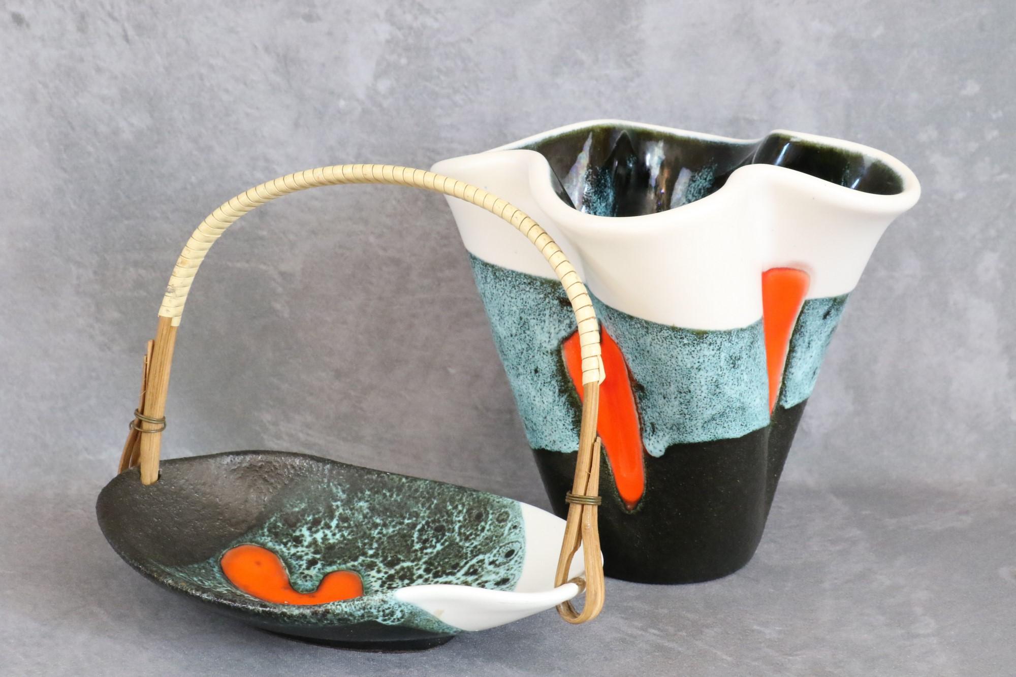 Set of Mid-Century Modern French ceramic by Elchinger, 1950's, vase Vide poche.

One earthenware vase and one vide poche with enameled decorations of deep orange patches. The background ranges from white to charcoal gray and speckled blue. There