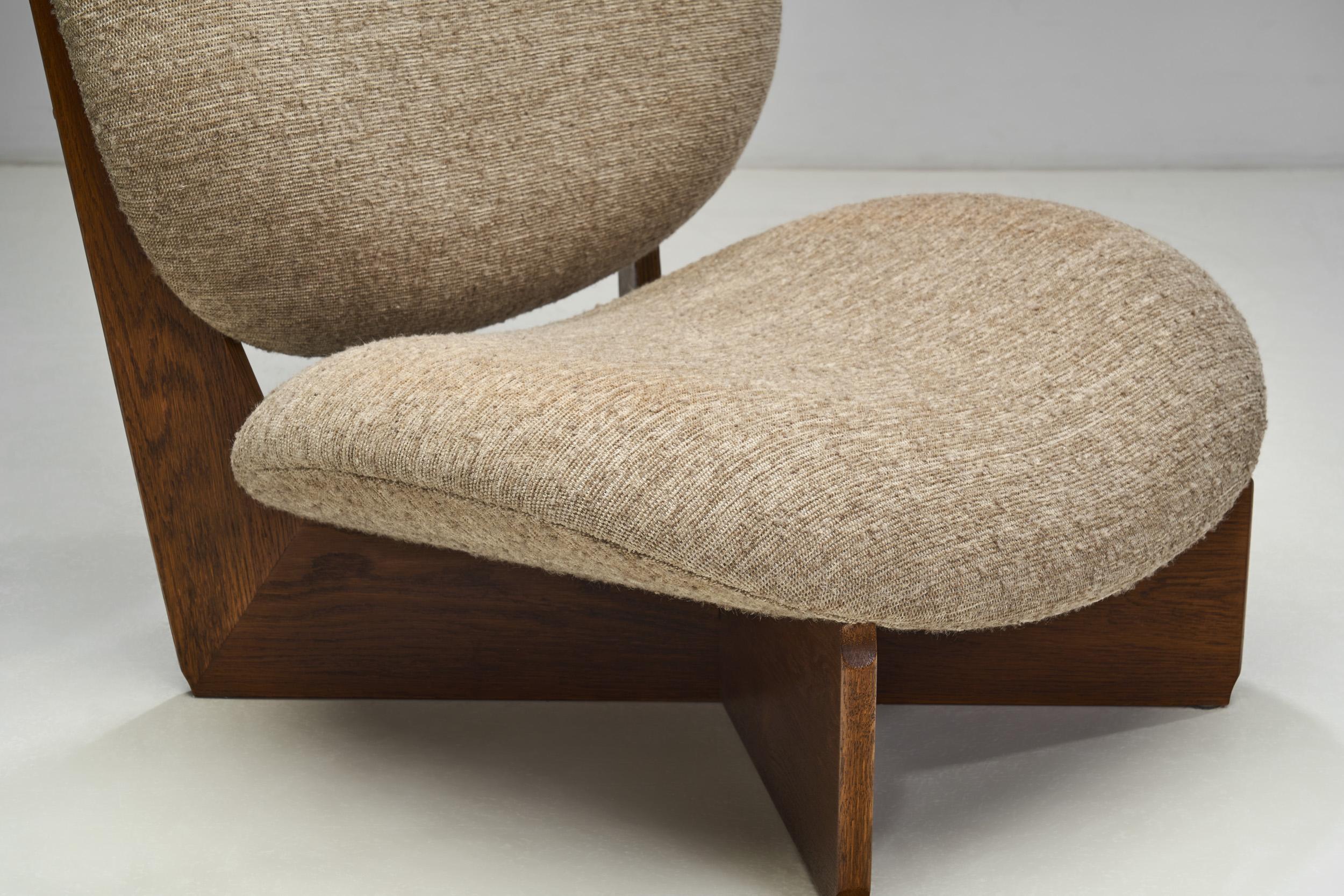 Set of Mid-Century Modern Lounge Chairs and Footstool, Europe Late 20th Century For Sale 6