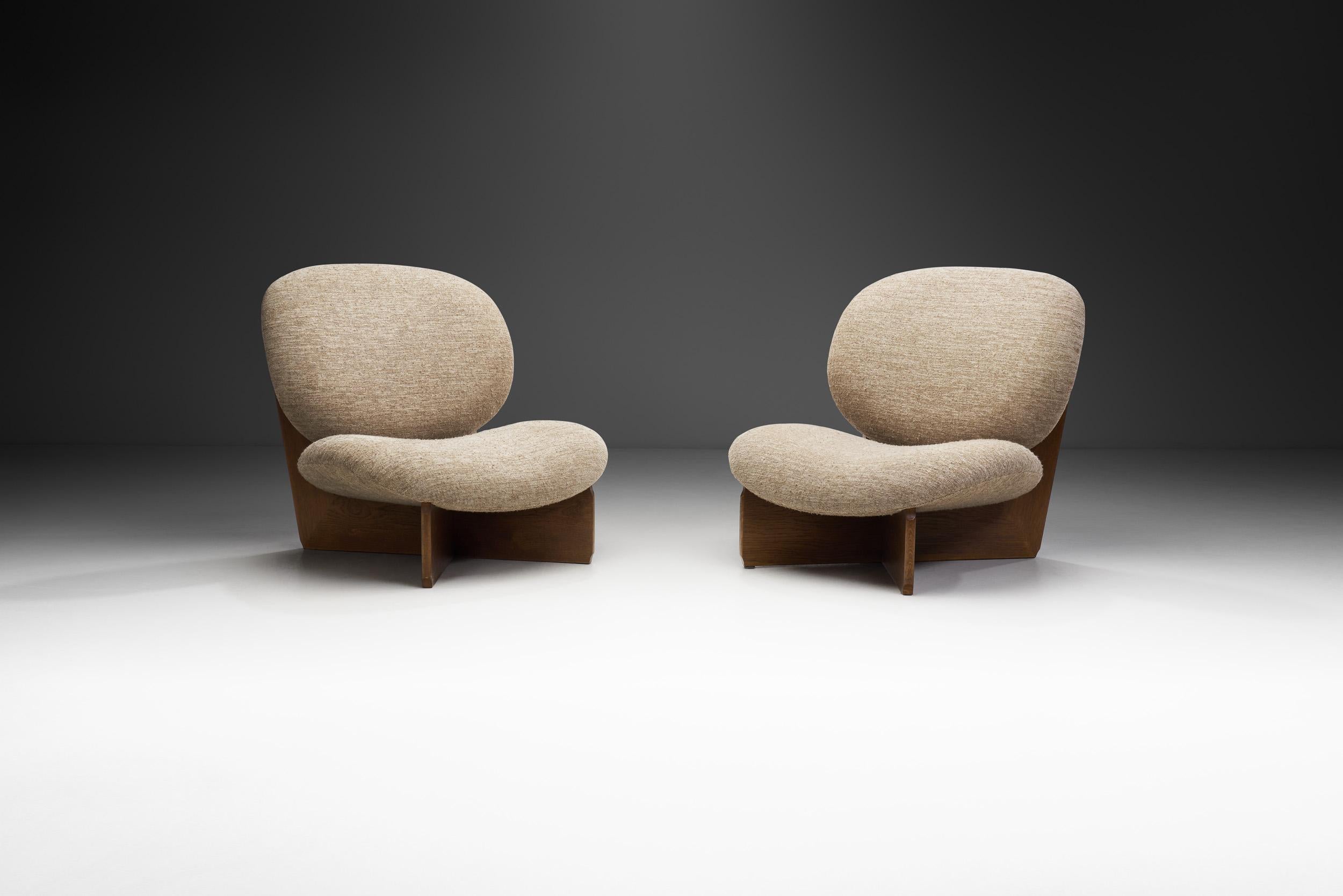 20th Century Set of Mid-Century Modern Lounge Chairs and Footstool, Europe Late 20th century