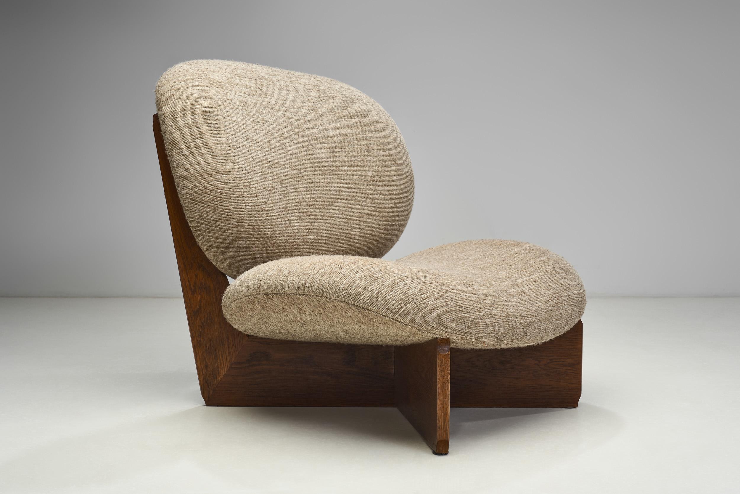Set of Mid-Century Modern Lounge Chairs and Footstool, Europe Late 20th Century For Sale 3