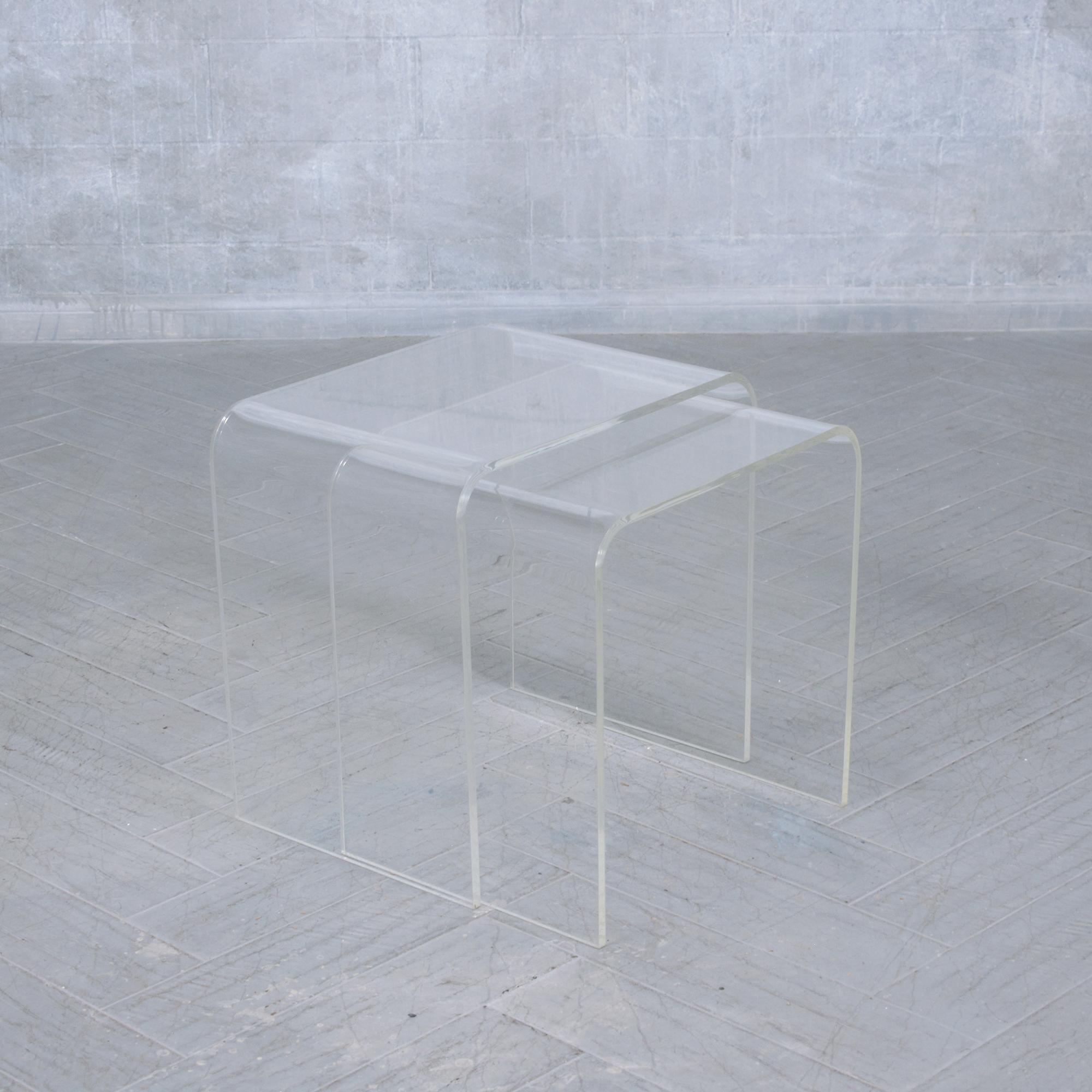 American Set of Mid-Century Modern Lucite Nesting Tables For Sale