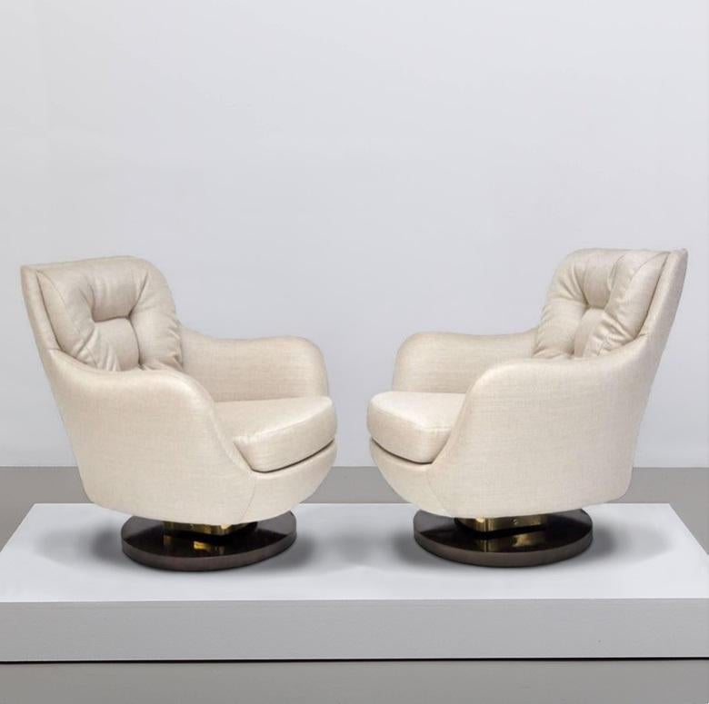 Set of Mid-Century Modern Milo Baughman Swivel Tilt Chairs In Good Condition For Sale In Dallas, TX