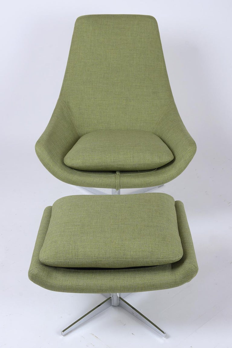 Set of Mid-Century Modern Swivel Lounge Chairs at 1stDibs