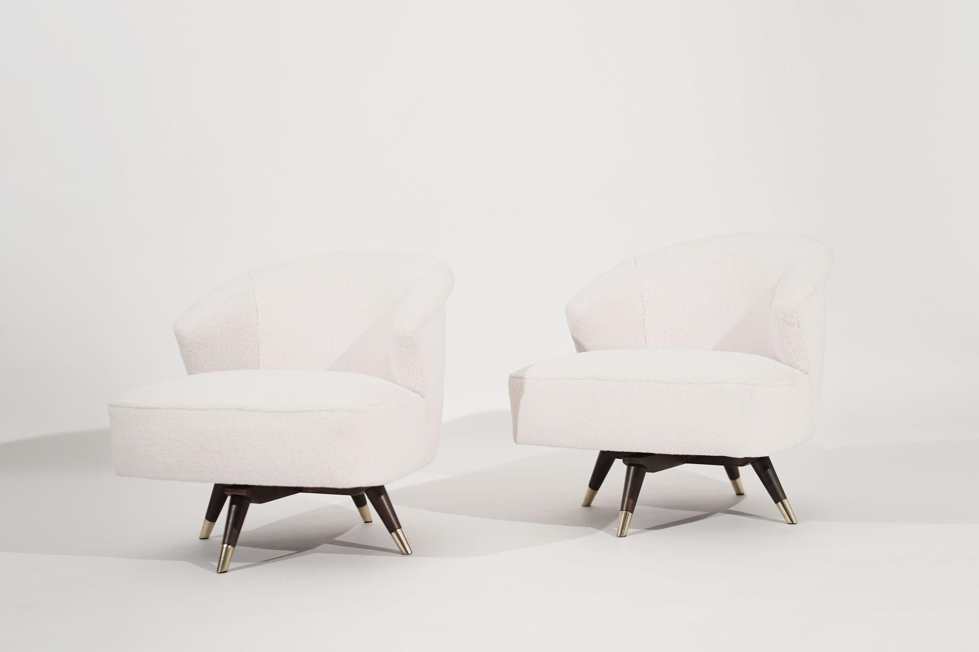 20th Century Set of Mid-Century Modern Swivel Chairs in Bouclé, circa 1950s