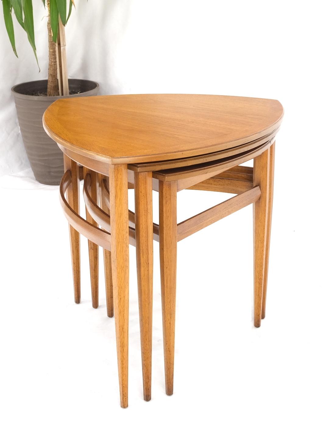 Walnut Set of Mid-Century Modern Three Rounded Triangle Shape Nesting Stacking Tables For Sale