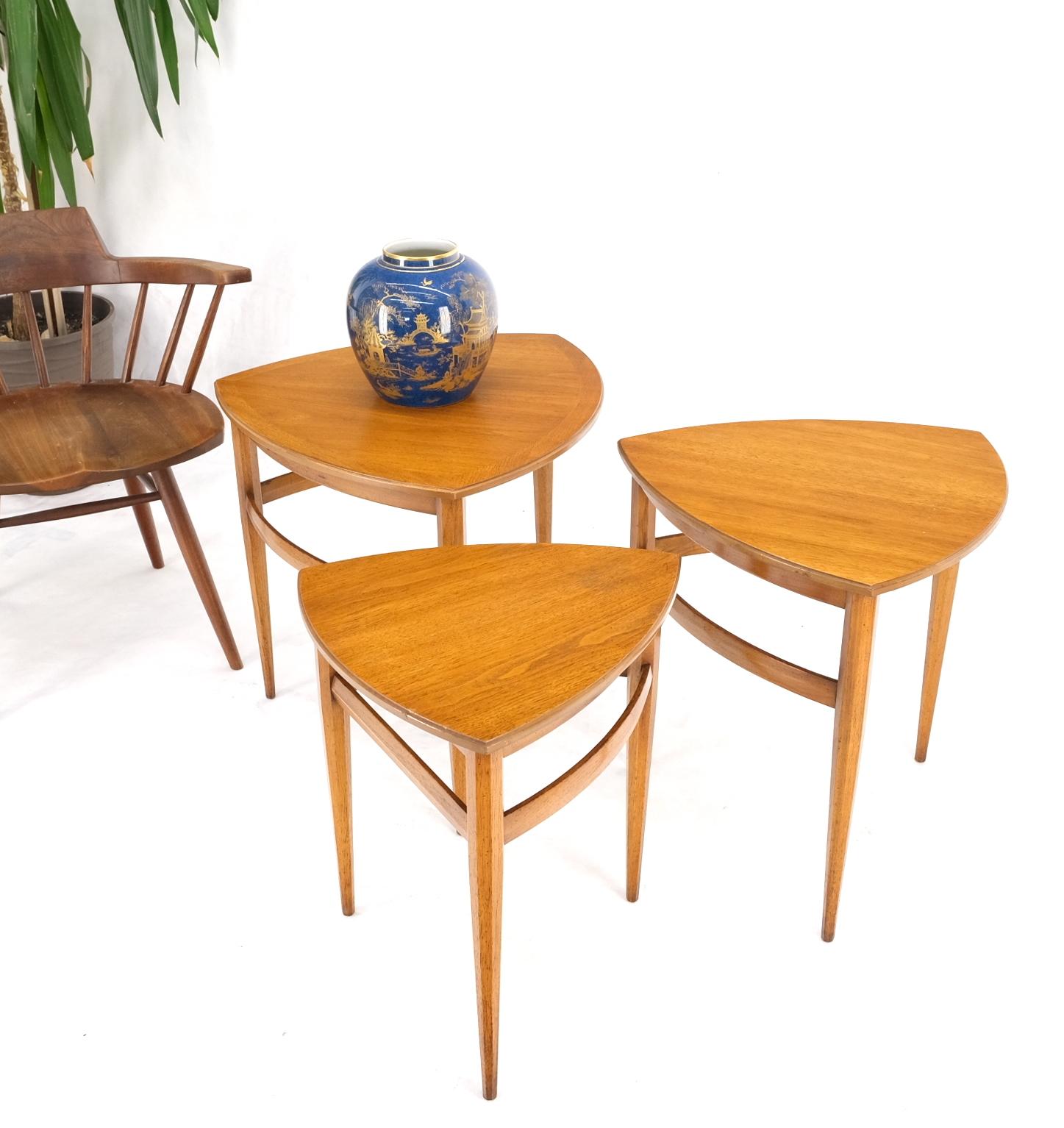 Set of Mid-Century Modern Three Rounded Triangle Shape Nesting Stacking Tables For Sale 1