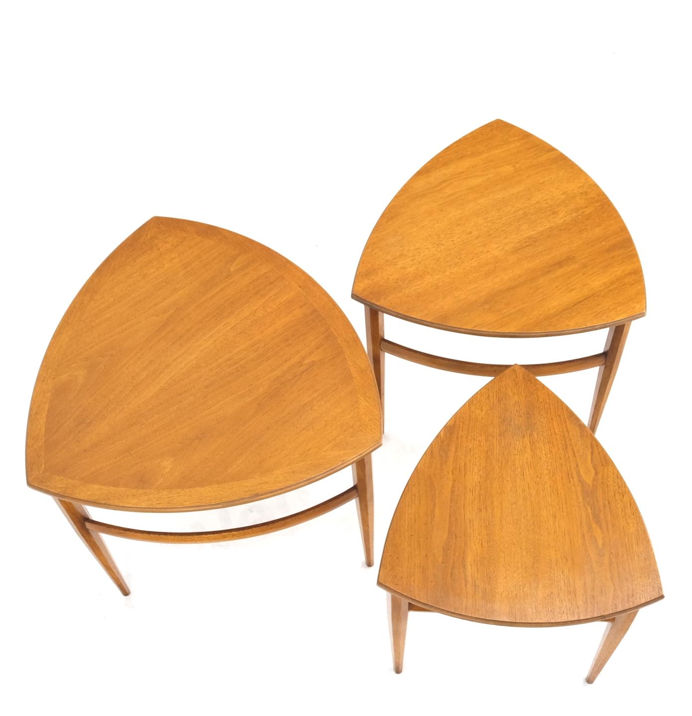 Set of Mid-Century Modern Three Rounded Triangle Shape Nesting Stacking Tables For Sale 2
