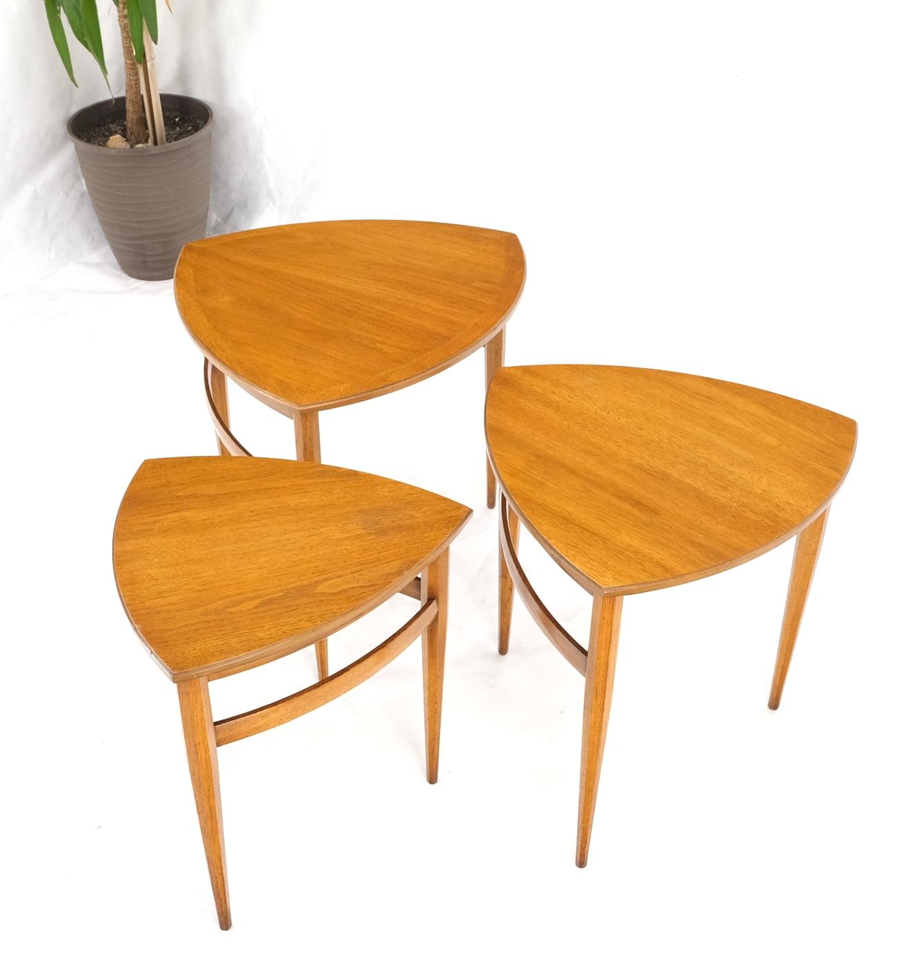 Set of Mid-Century Modern Three Rounded Triangle Shape Nesting Stacking Tables For Sale 3