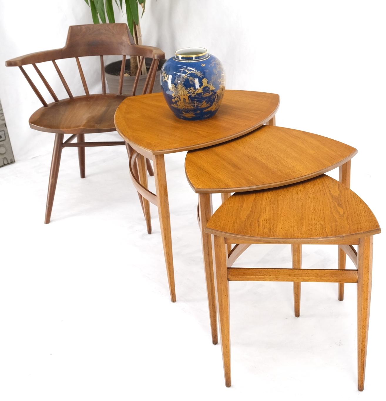 Set of Mid-Century Modern Three Rounded Triangle Shape Nesting Stacking Tables For Sale 4