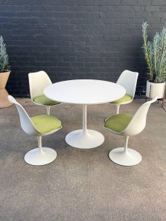 Conjunto de mesa de comedor Tulip de Burke y sillas de Eero Saarinen, moderno de mediados de siglo