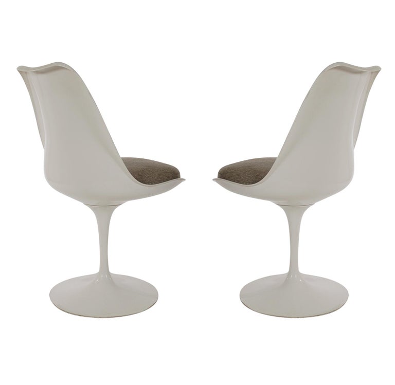 Set of MidCentury Modern Tulip Swivel Dining Chairs by Eero Saarinen