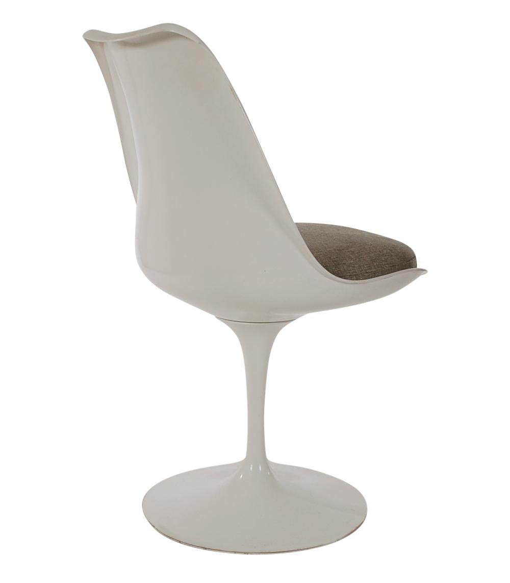 Late 20th Century Set of Mid-Century Modern Tulip Swivel Dining Chairs by Eero Saarinen for Knoll