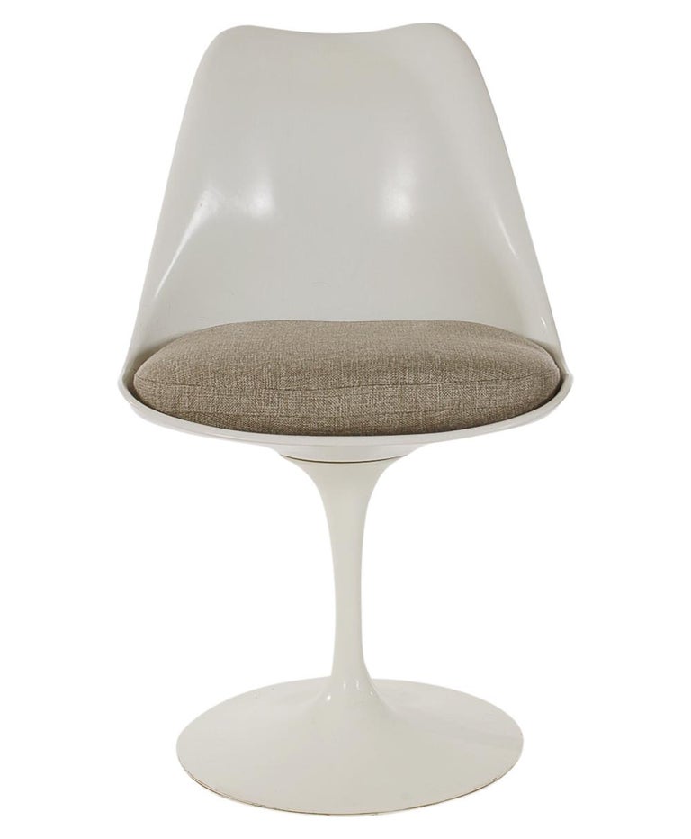 Set of MidCentury Modern Tulip Swivel Dining Chairs by Eero Saarinen