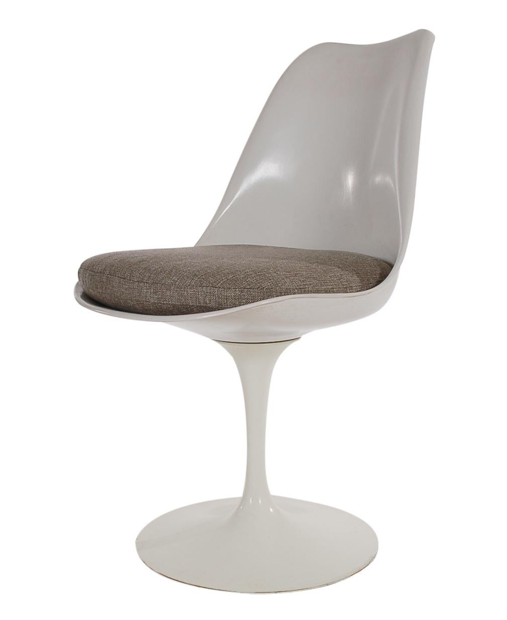 Set of Mid-Century Modern Tulip Swivel Dining Chairs by Eero Saarinen for Knoll 3