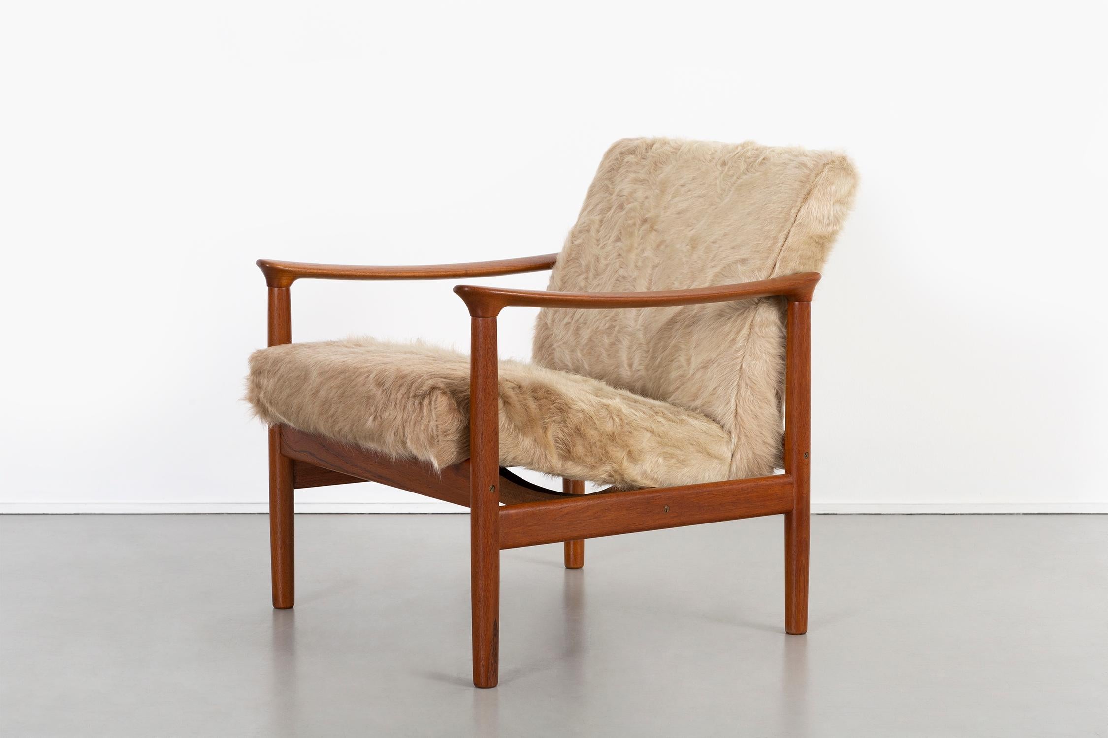 Set of Mid-Century Modern Westnofa Lounge Chairs in Brazilian Cowhide In Excellent Condition In Chicago, IL