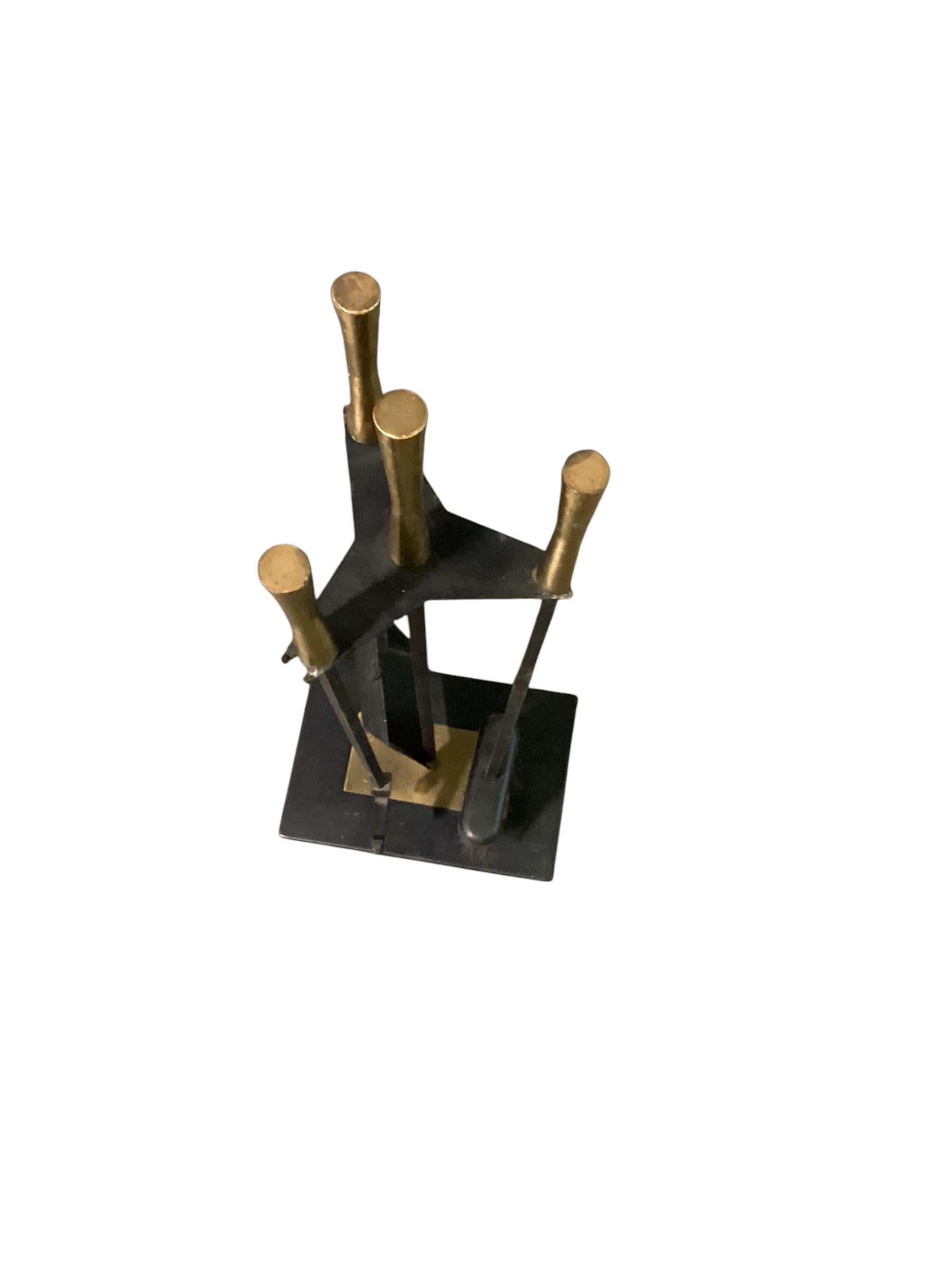 XX secolo Set di strumenti per caminetto in ottone e ferro della metà del secolo scorso in vendita