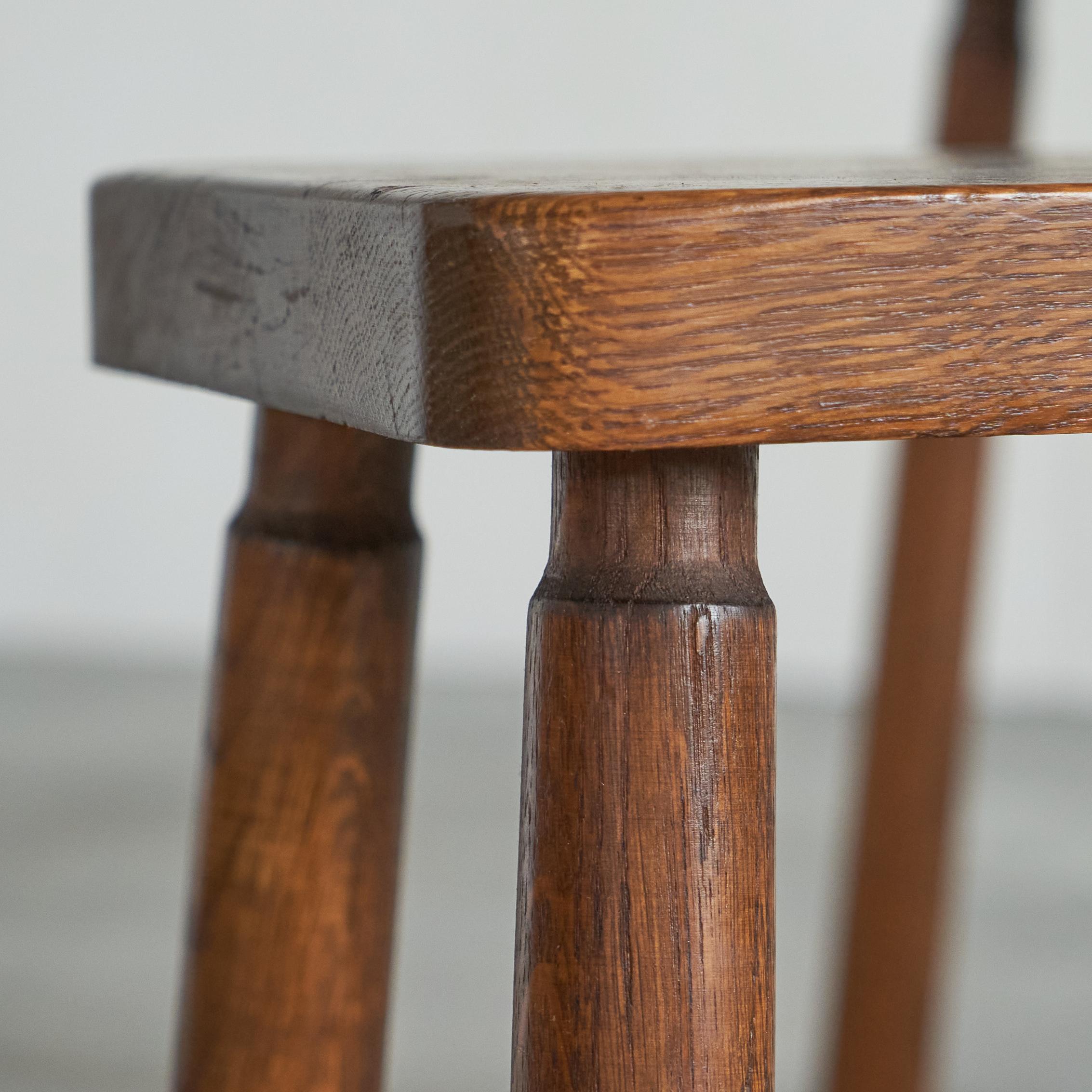 Fatto a mano Set di tavolini nidificanti di metà secolo in Oak massiccio in vendita