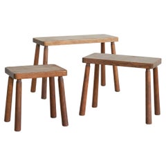 Set di tavolini nidificanti di metà secolo in Oak massiccio