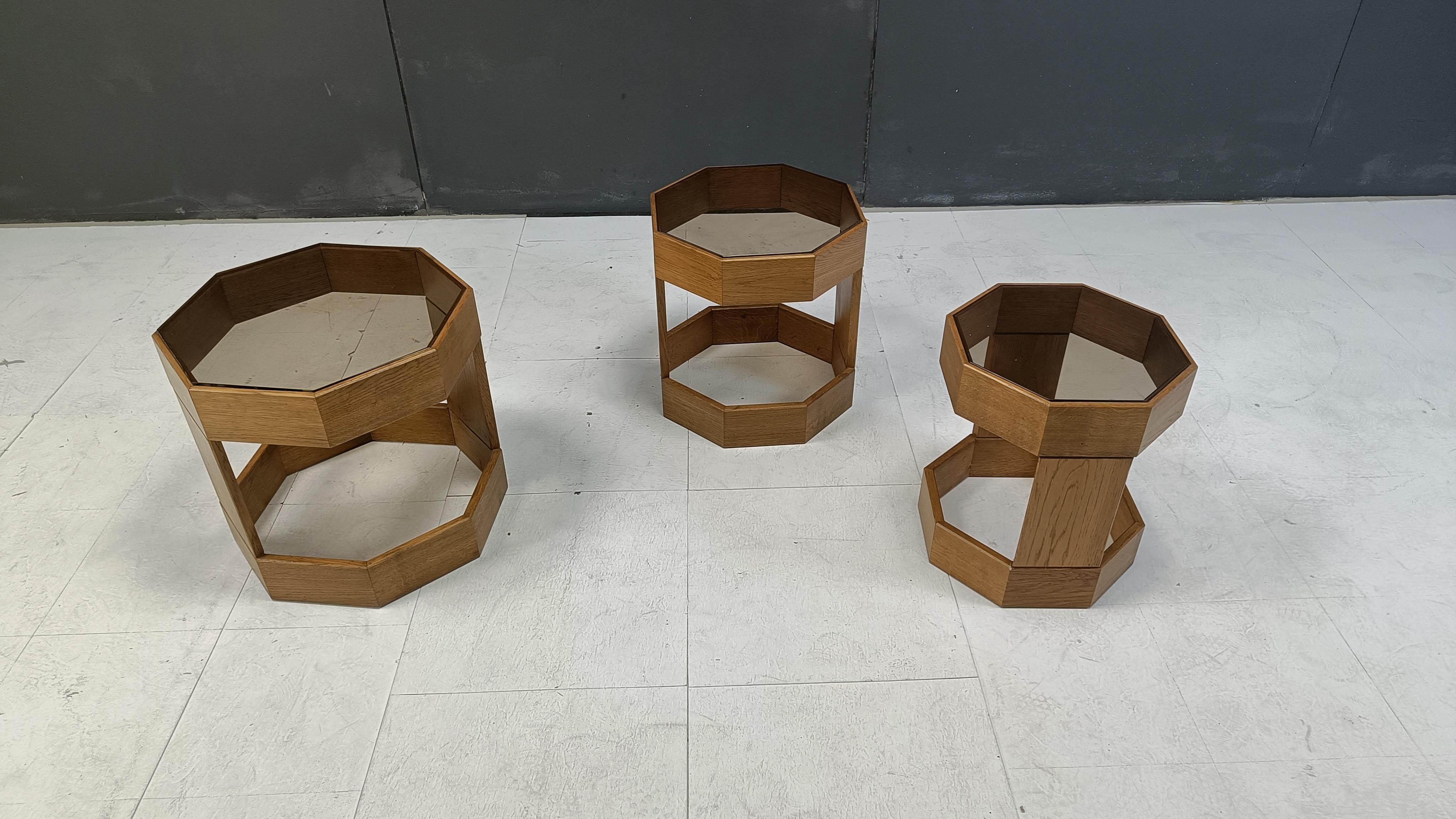 Set of 3 Italian design octogonal wooden nest of tables.

Beautiful timeless design with smoked glasses.

Very good condition

1960s - Italian

Dimensions of the largest table:
Height: 45cm
Diameter: 45cm (40cm 35cm)

Price is for the set

Ref.: