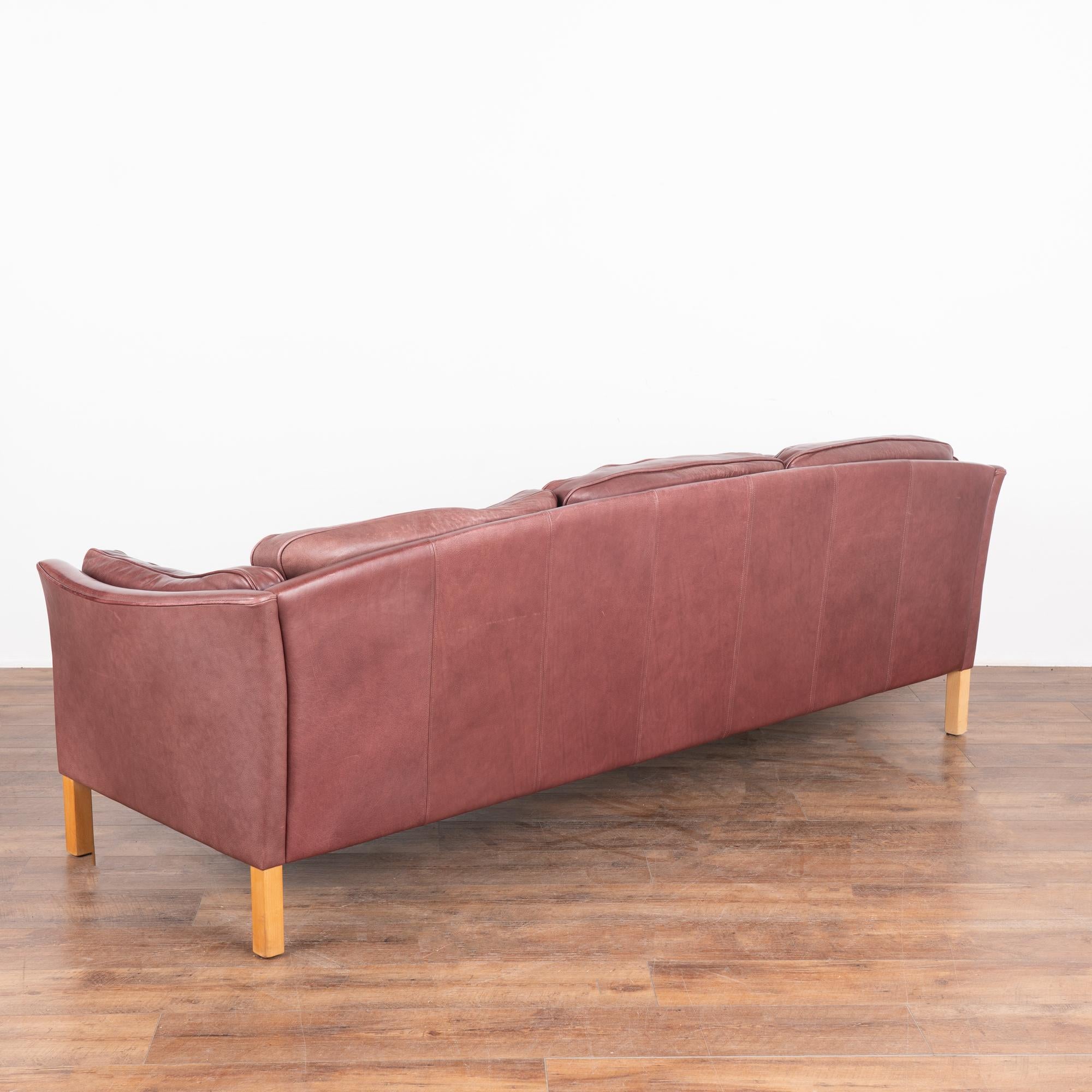 Set of Mid Century Purple Leather 3 Seat Sofa & 2 Seat Loveseat, Denmark 1960-70 For Sale 3
